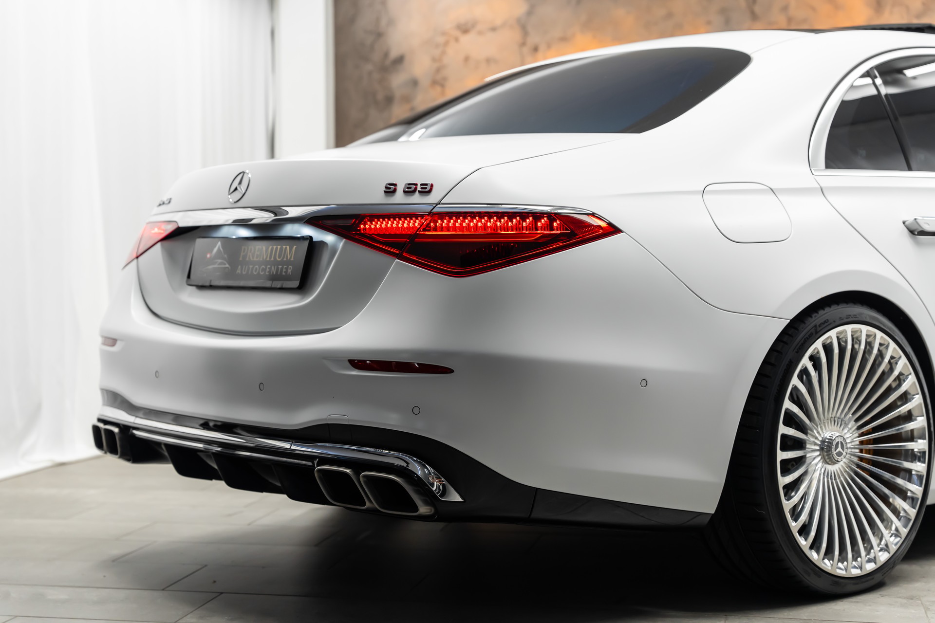 MERCEDES-BENZ S63 AMG E Performance 4Matic Lang Sonderedition *Manufaktur*Keramik*Magno*Fond-TV*-image-6