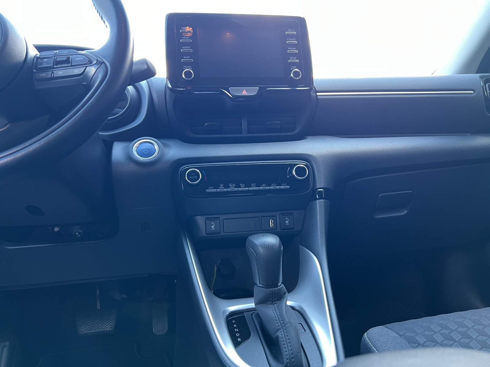 TOYOTA Yaris 1.5 Comfort e-CVT-image-10