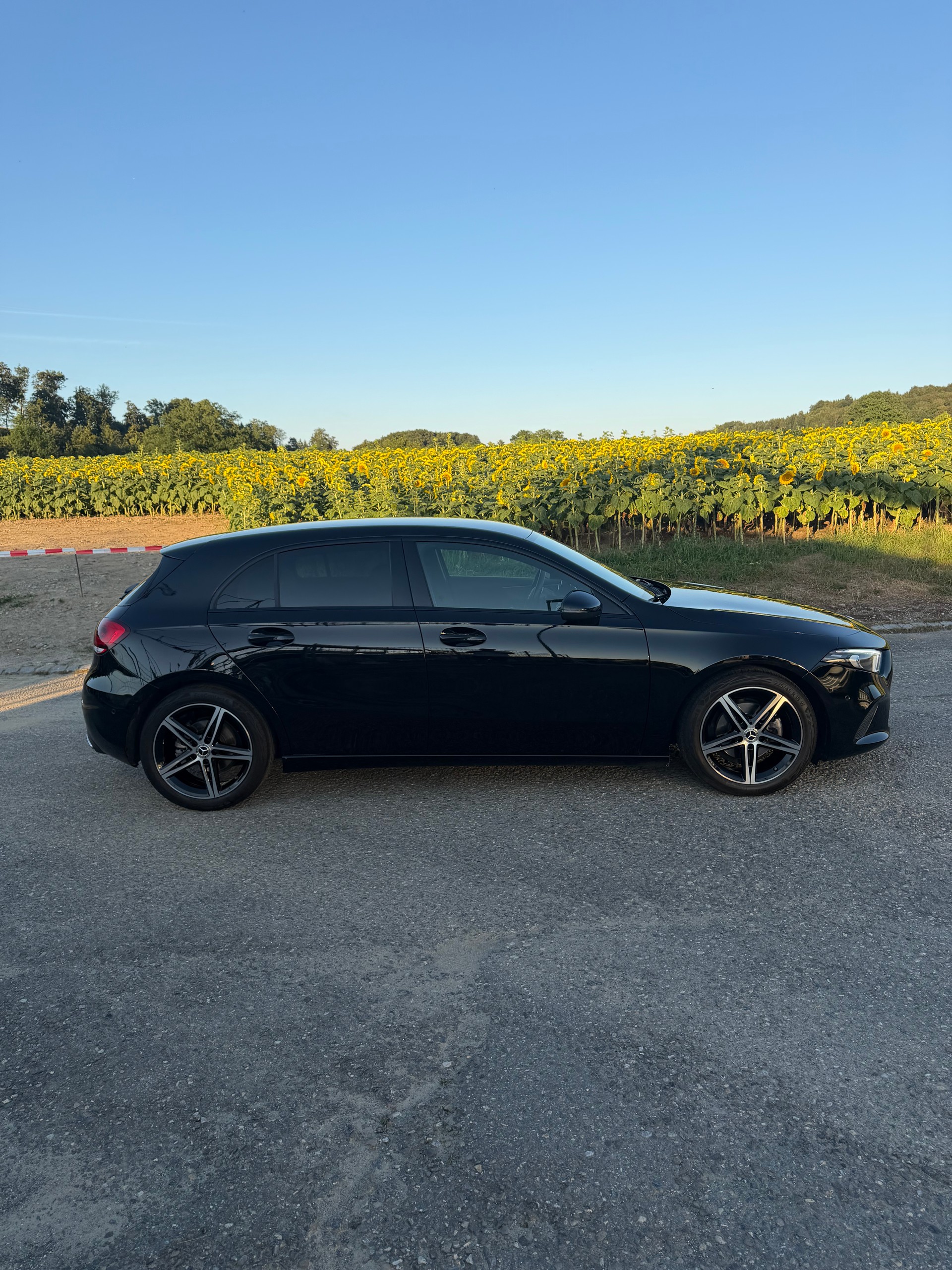 MERCEDES-BENZ A 180 Night Star 7G-DCT-showroom-element-3