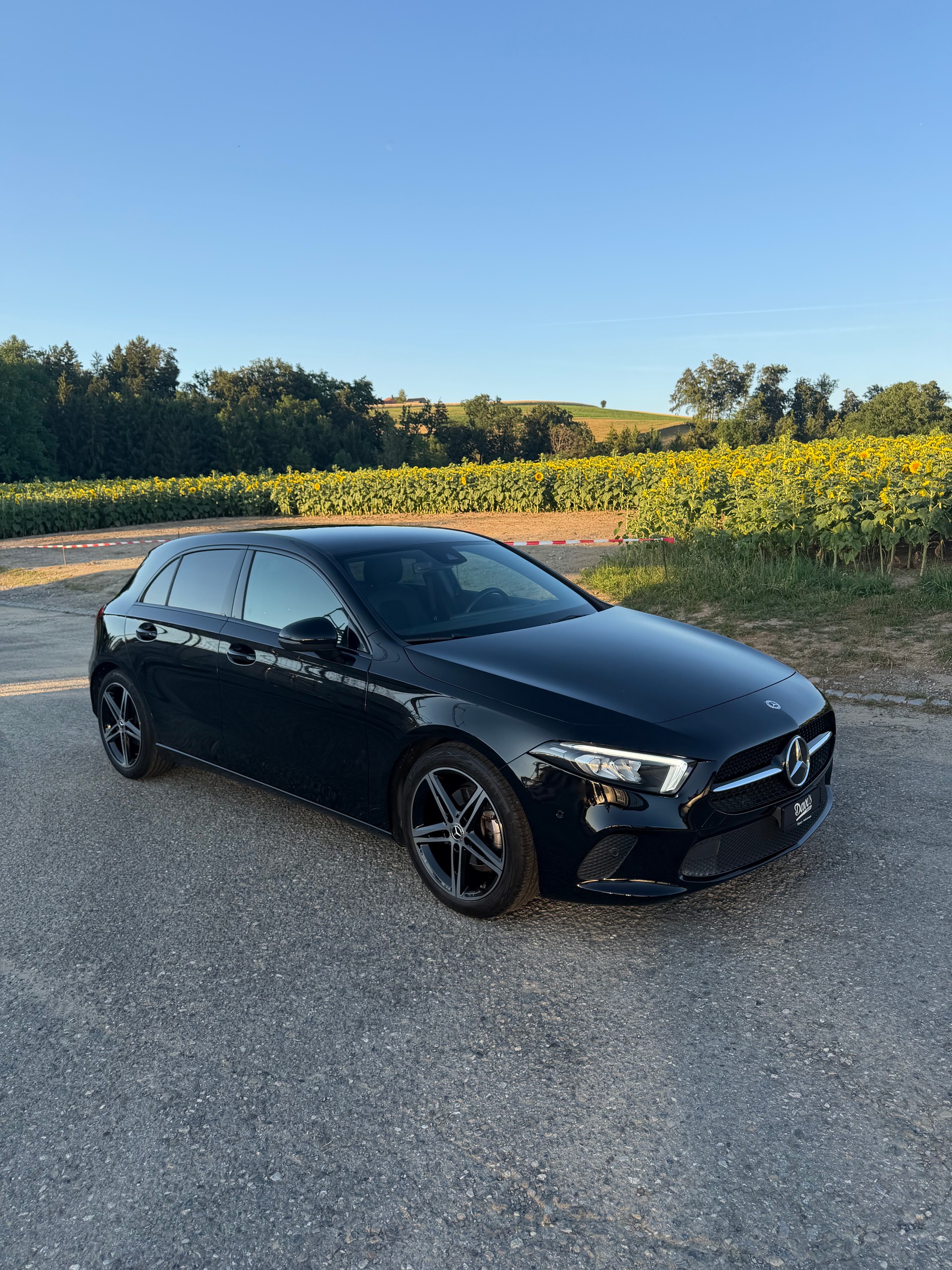 MERCEDES-BENZ A 180 Night Star 7G-DCT-showroom-element-2