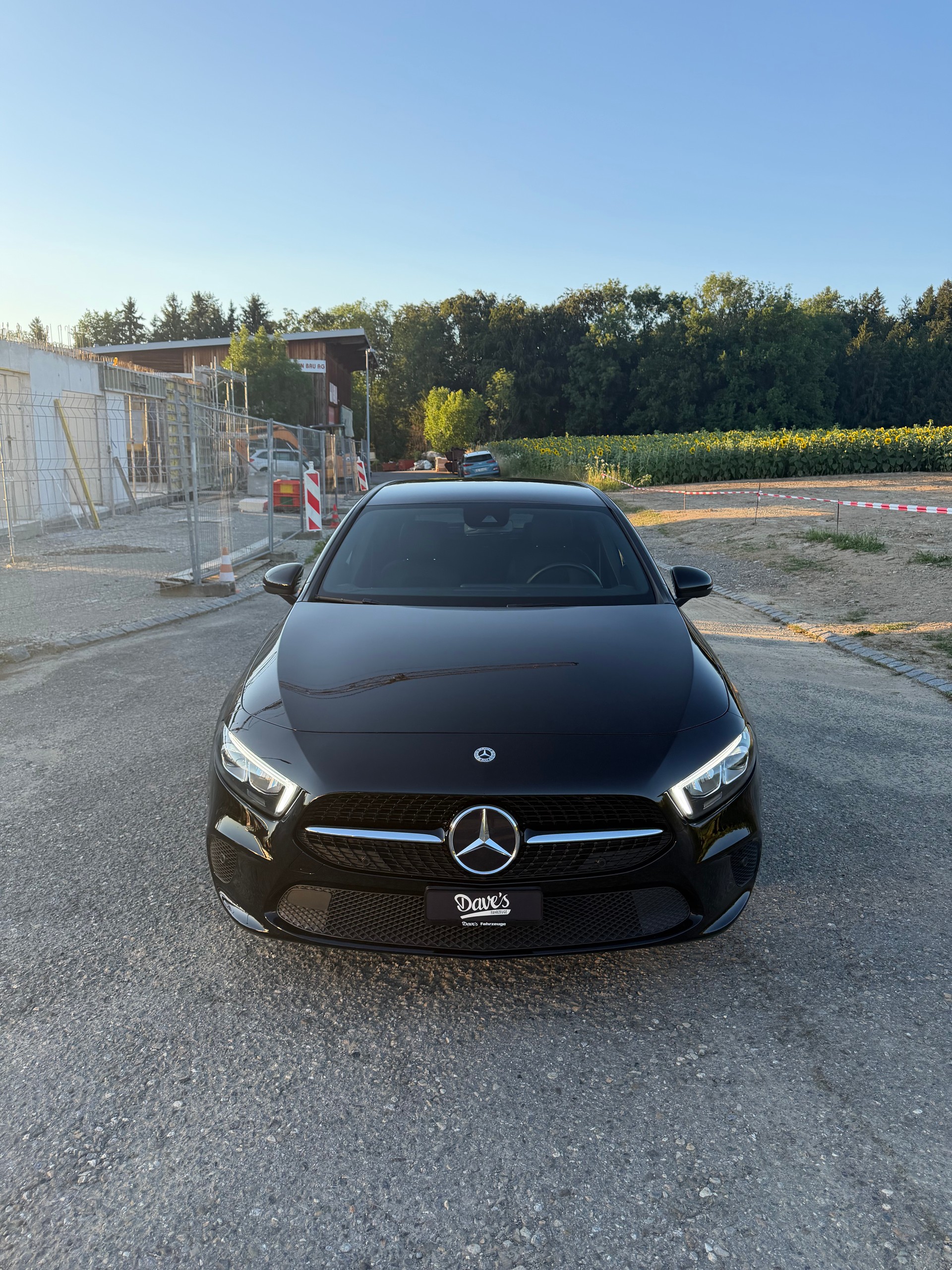 MERCEDES-BENZ A 180 Night Star 7G-DCT-showroom-element-1