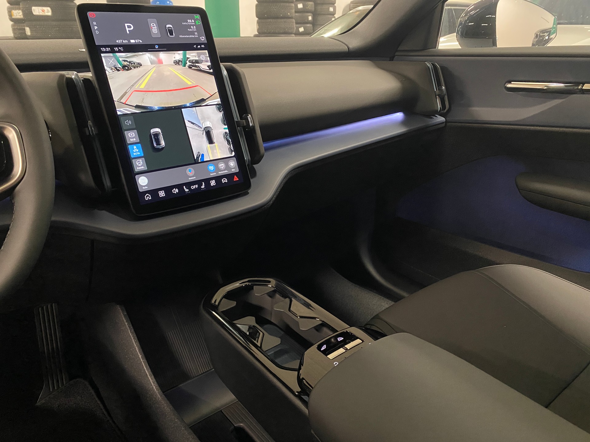 VOLVO EX30 E60 69kWh Twin Ultra-image-9