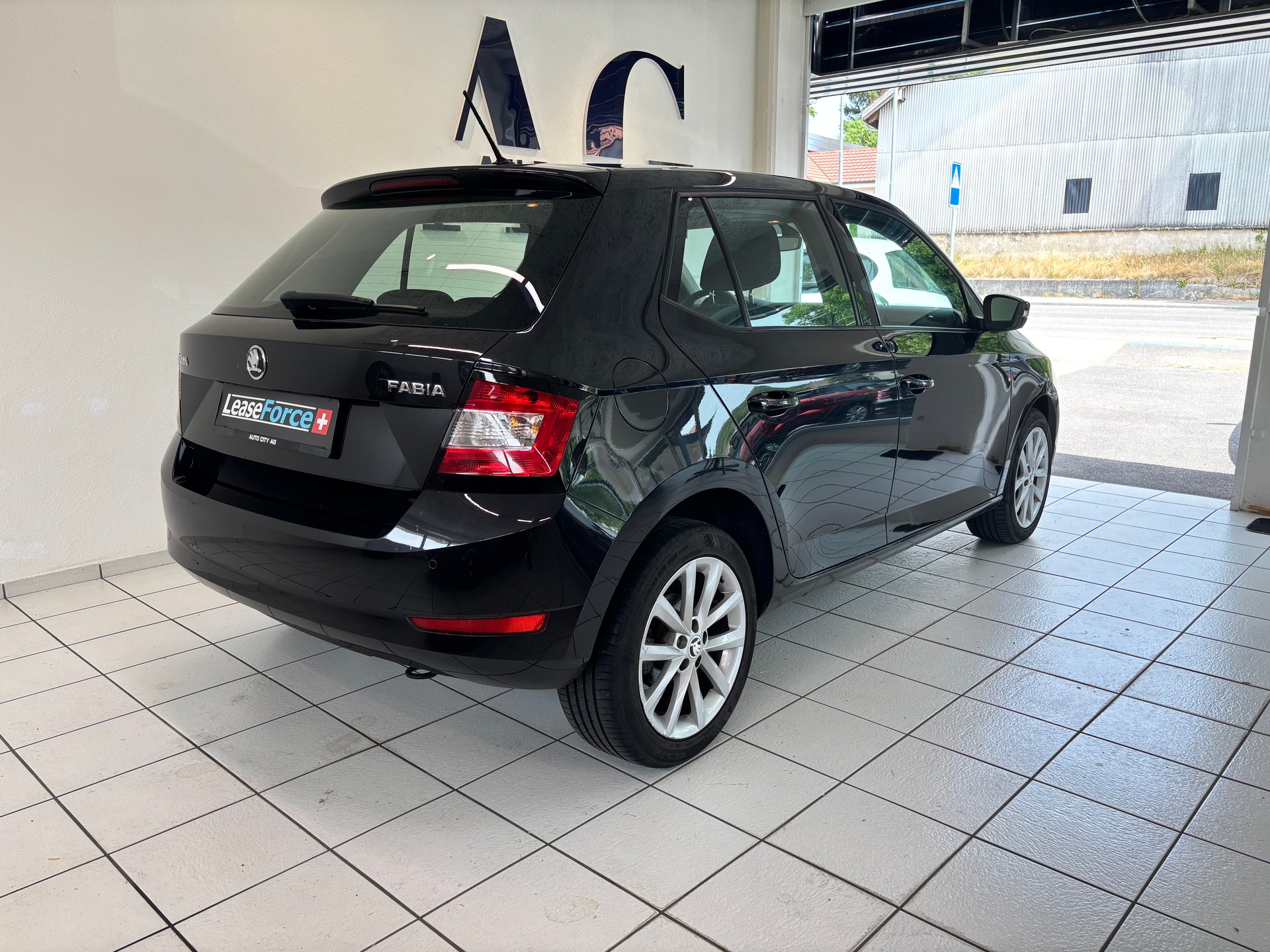 SKODA Fabia 1.0 TSI Ambition DSG-image-2