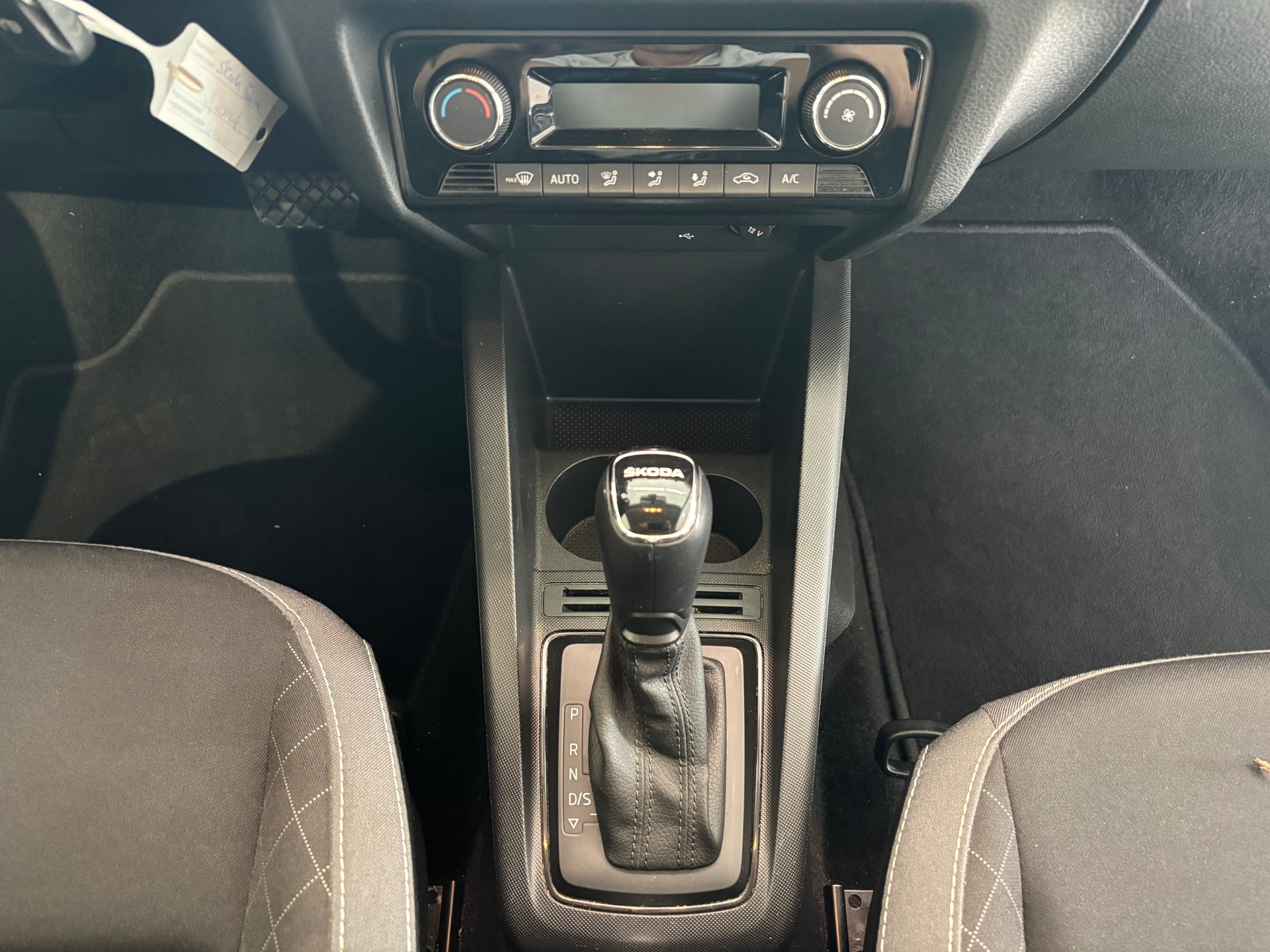 SKODA Fabia 1.0 TSI Ambition DSG-image-9