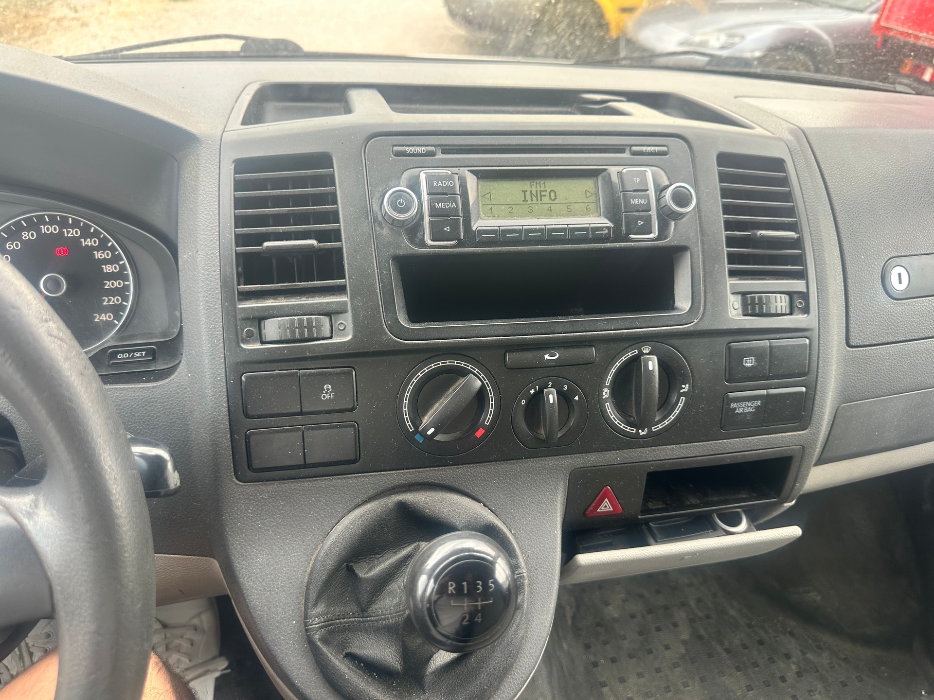 VW T5 2.0 TDI-image-7