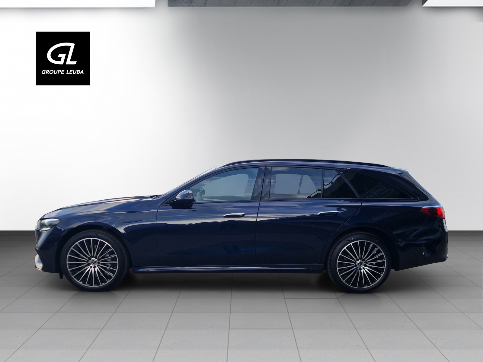 MERCEDES-BENZ E 220 d T 4Matic 9G-Tronic-showroom-element-2