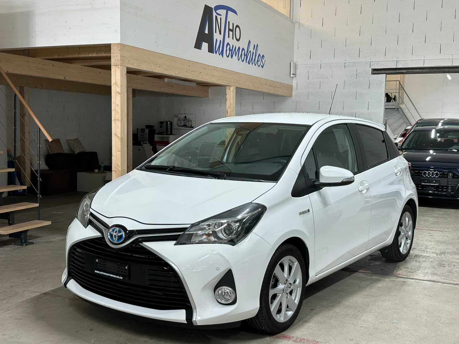 TOYOTA Yaris 1.5 VVT-i Hybrid Trend e-CVT