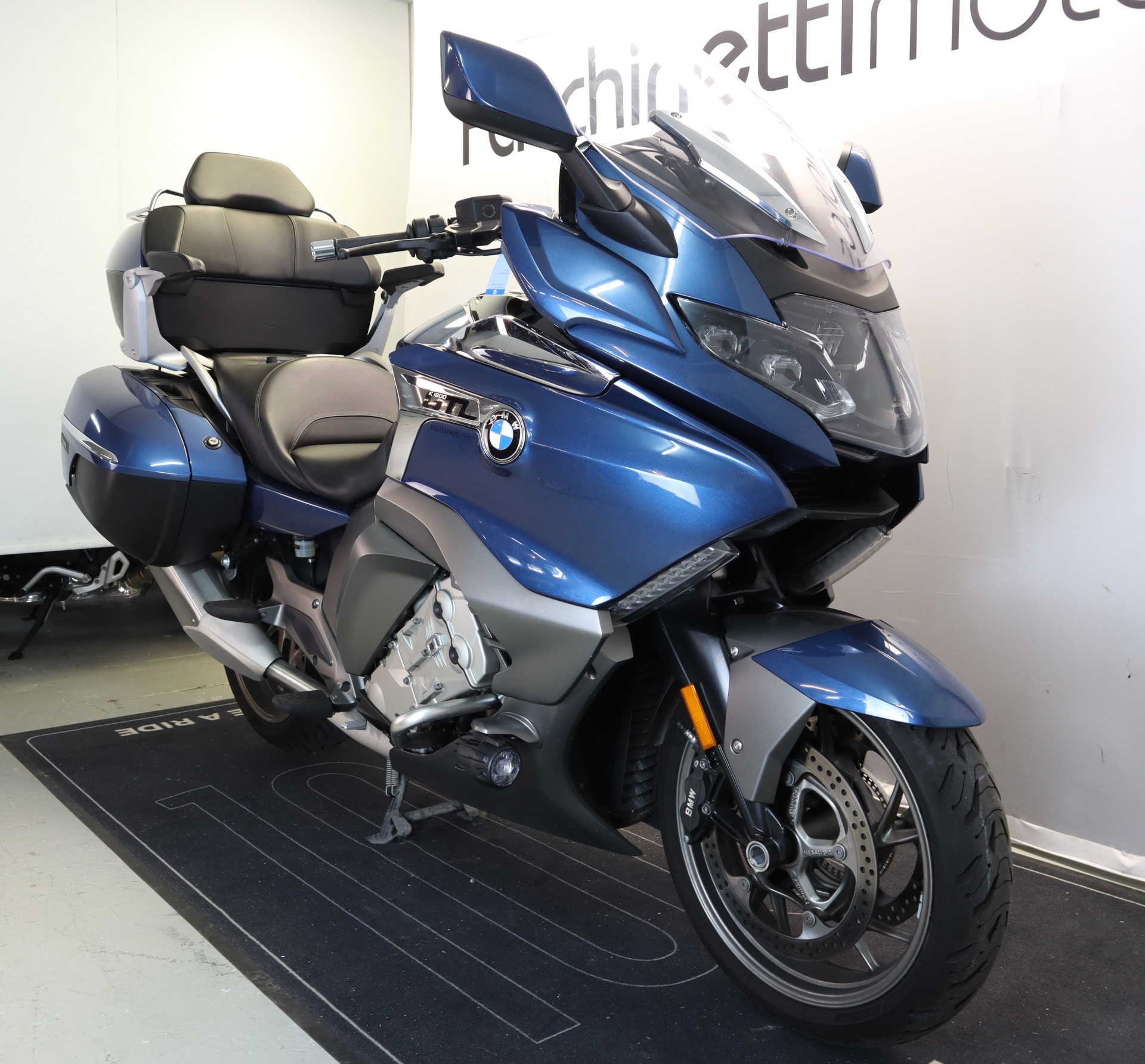 BMW K 1600 GTL *Services inclus et Garantie constructeur 06.27*-showroom-element-3