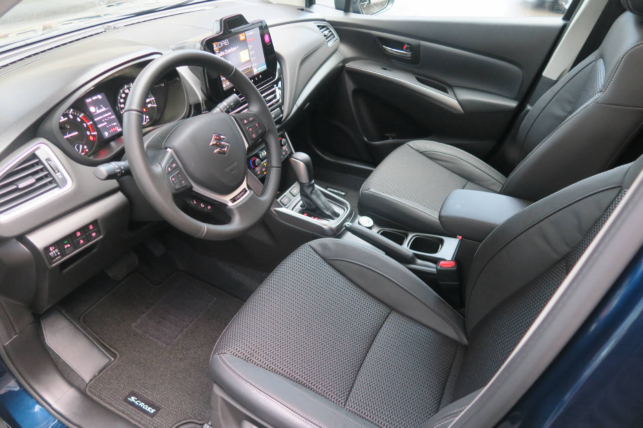 SUZUKI S-Cross 1.4 T Sakura Top Hybrid 4x4-showroom-element-3