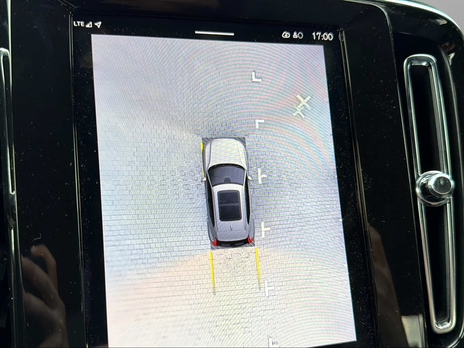 VOLVO XC40 B3 Benzin Mild Hybrid Plus Dark DCT-image-13