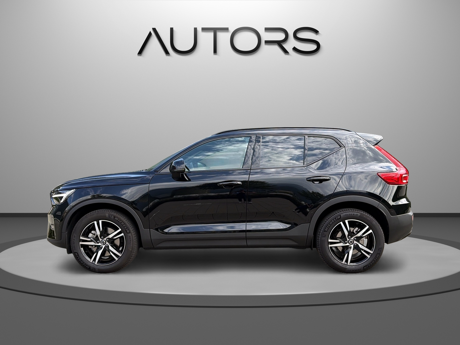VOLVO XC40 B3 Benzin Mild Hybrid Plus Dark DCT-showroom-element-3