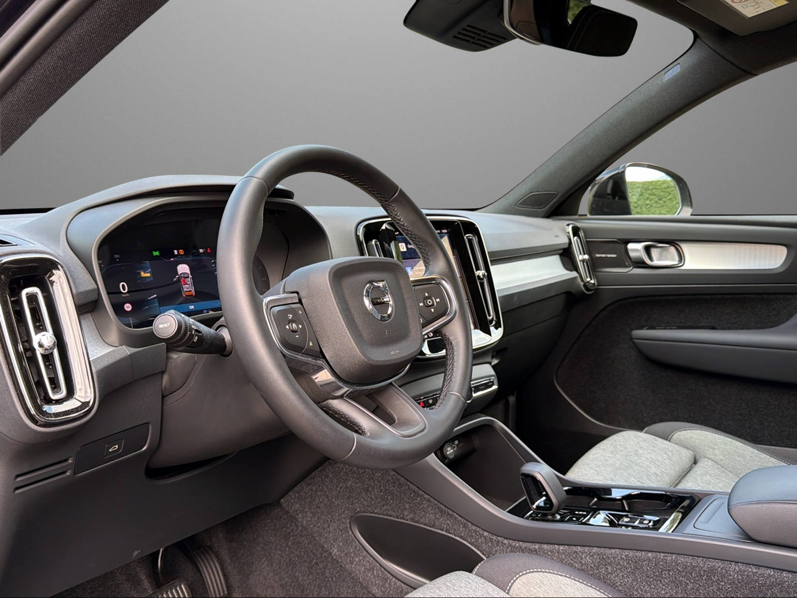 VOLVO XC40 B3 Benzin Mild Hybrid Plus Dark DCT-image-7