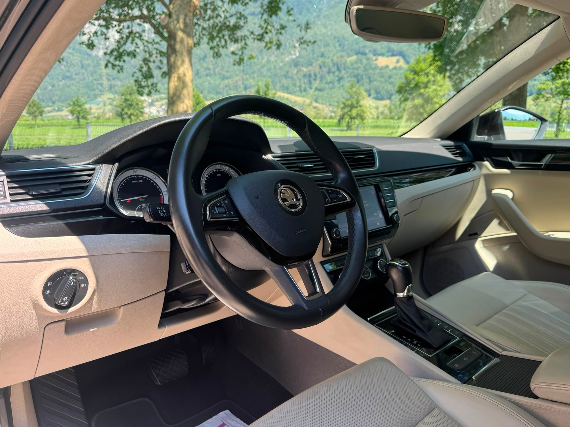 SKODA Superb Combi 2.0 TDi L&K 4x4 DSG-image-18