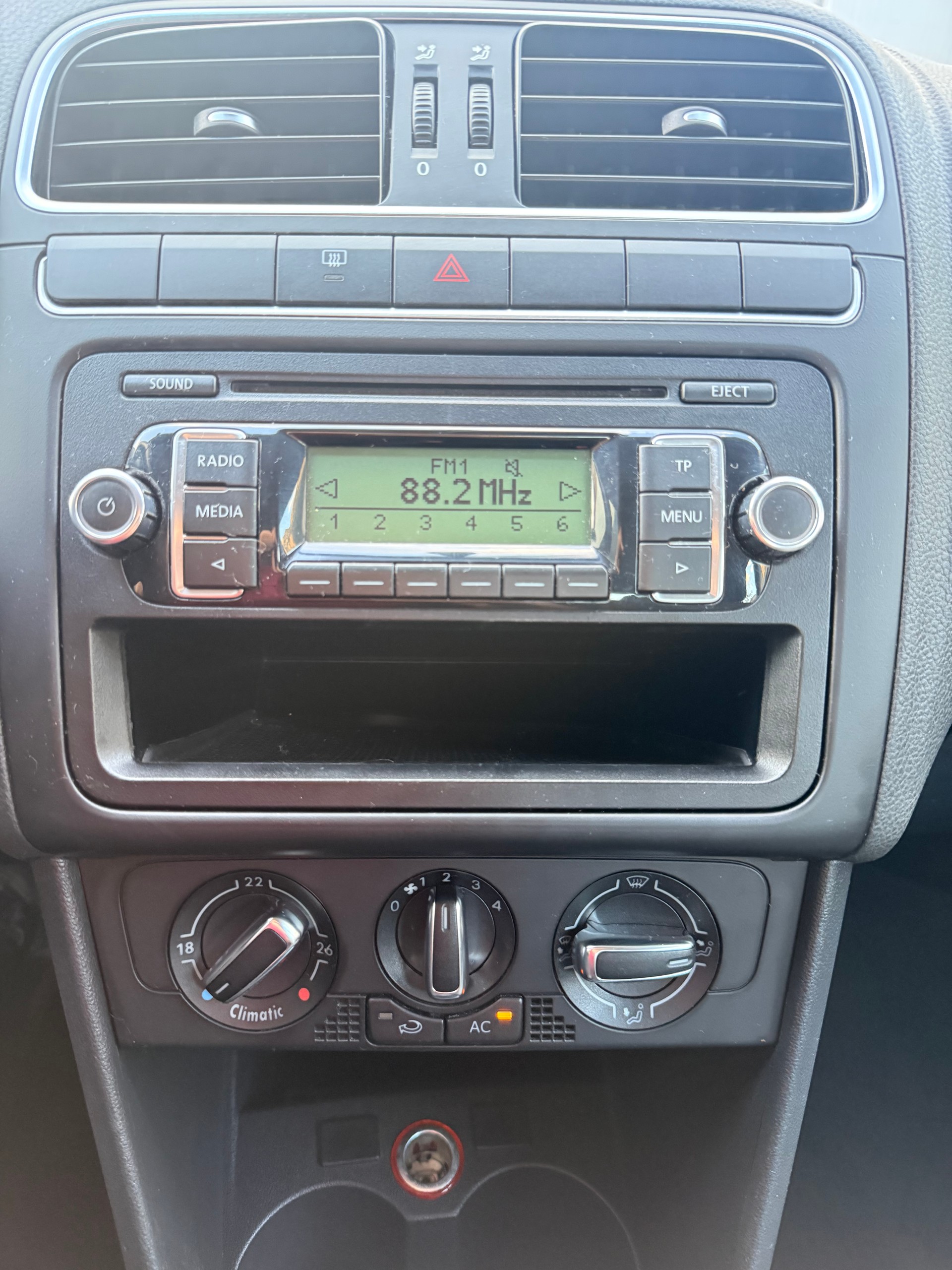 VW Polo 1.4 16V Trendline-image-8