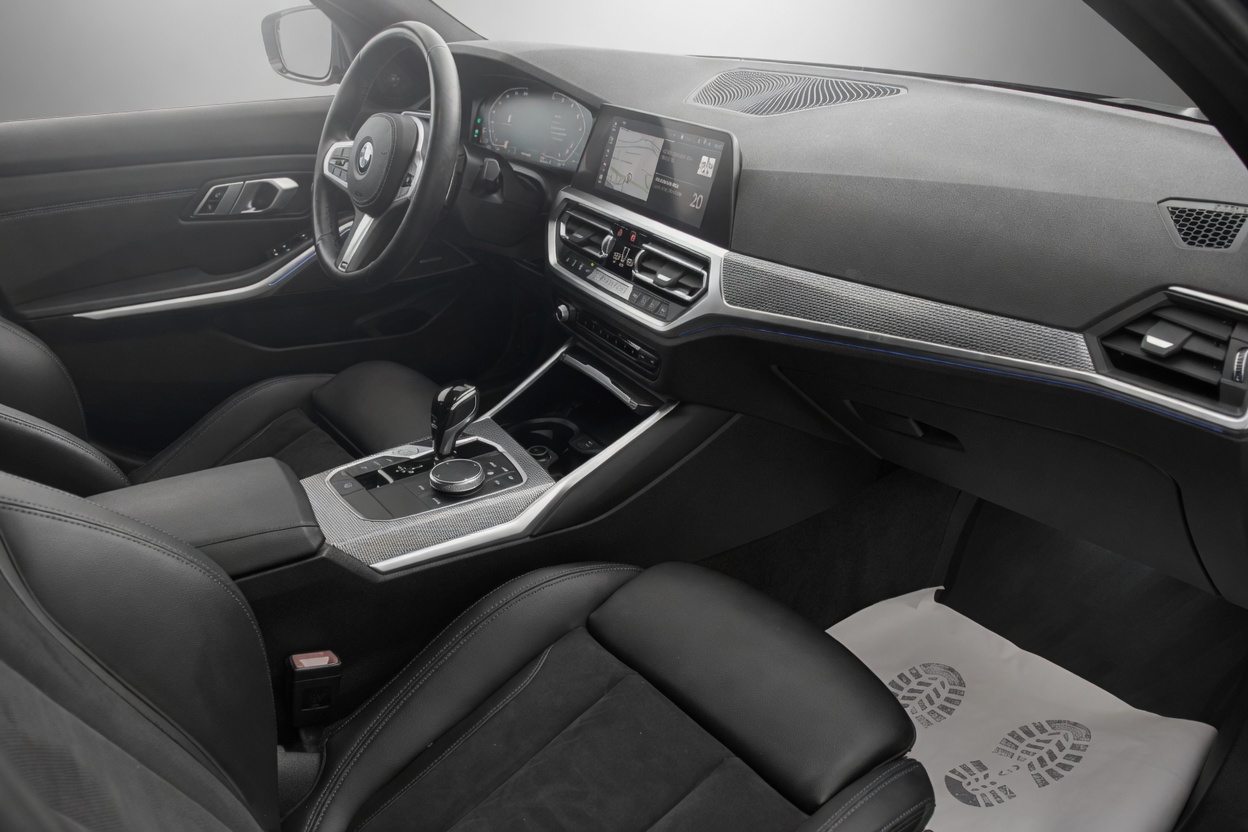 BMW 320d xDrive 48V Steptronic M Sport-image-11