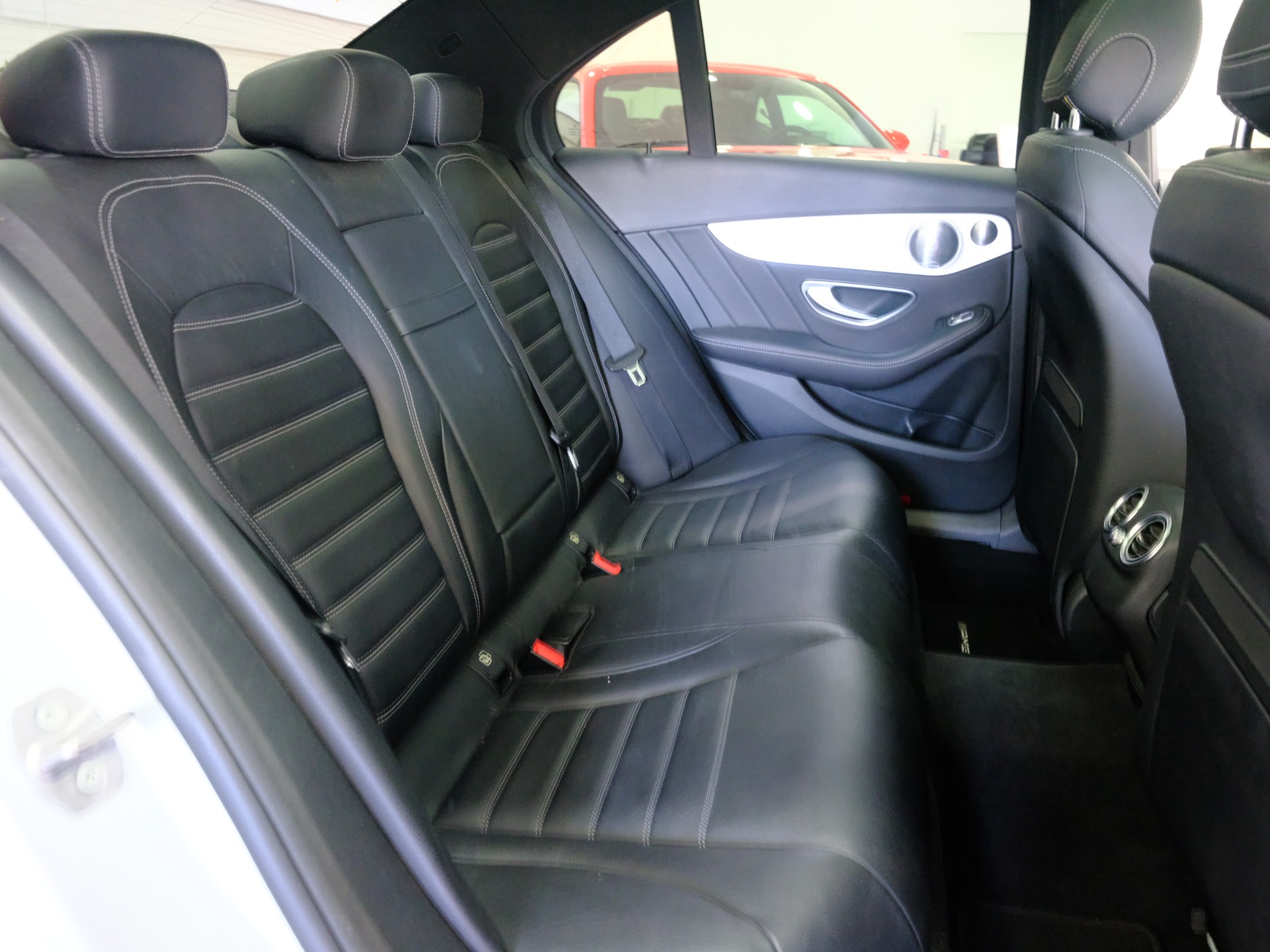 MERCEDES-BENZ C 250 d Swiss Star AMG Line 4Matic 9G-Tronic-image-15