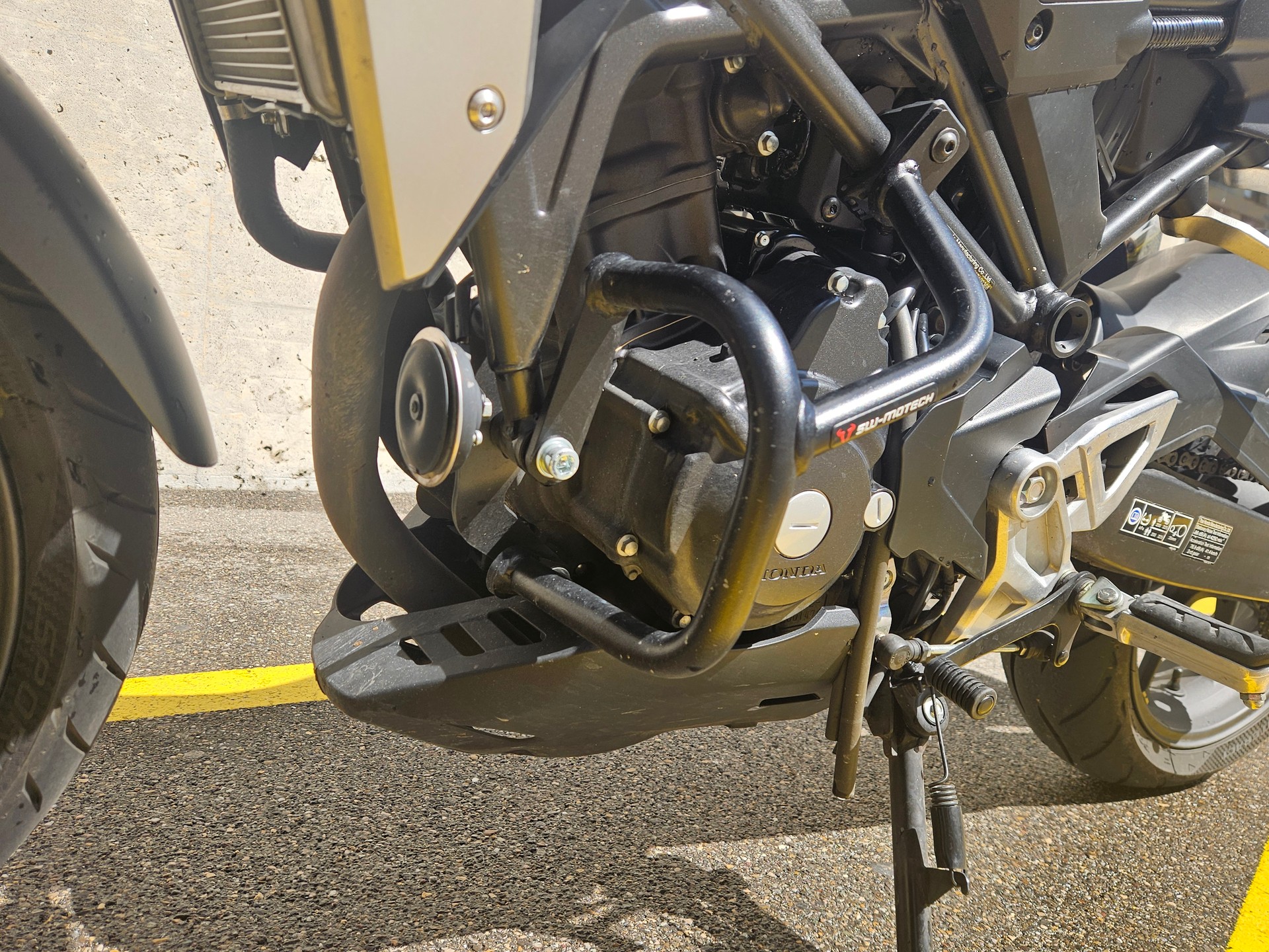 HONDA CB 300 R-image-6