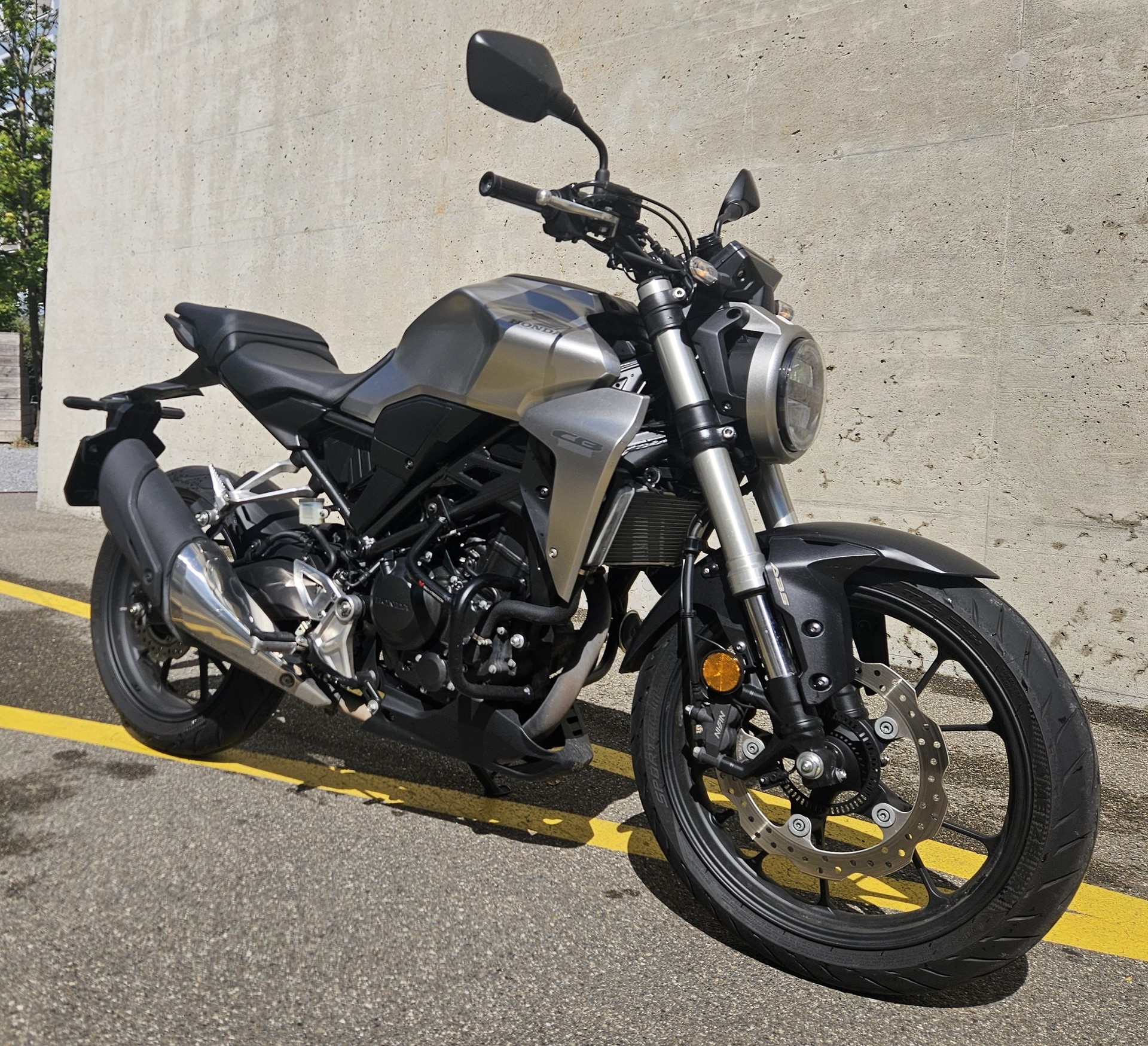 HONDA CB 300 R-image-1