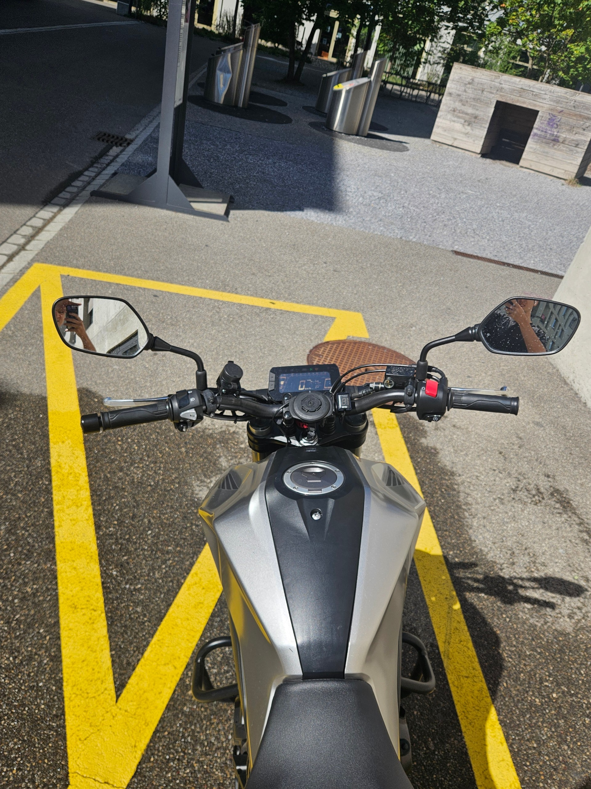HONDA CB 300 R-image-5