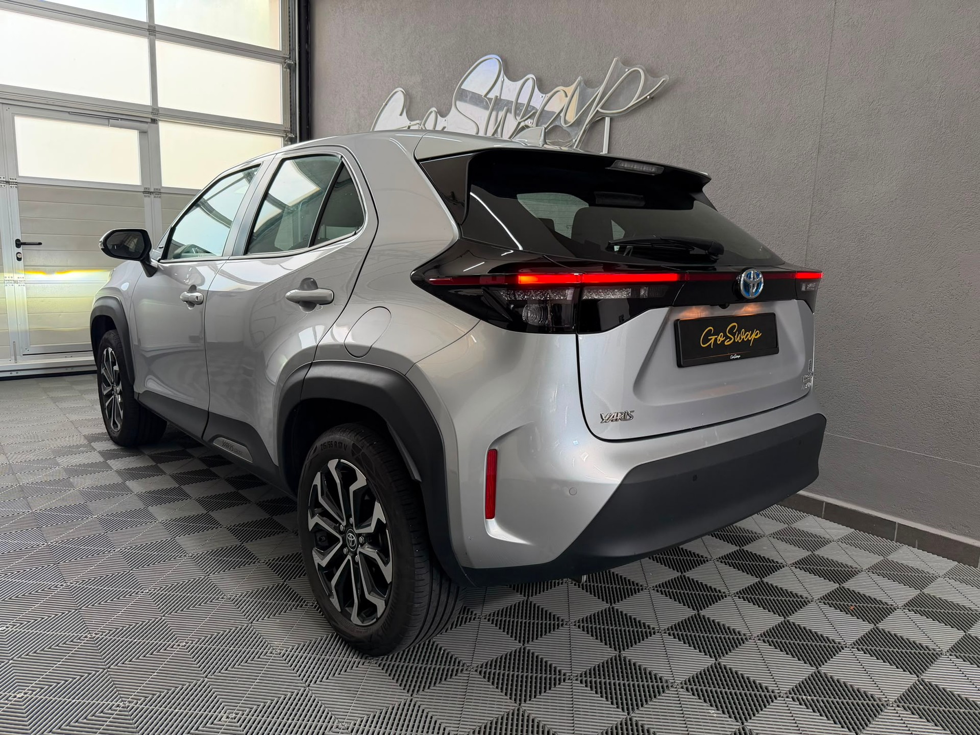 TOYOTA Yaris Cross 1.5 Trend e-CVT AWDi *Caméra de recul*CarPlay*-image-4