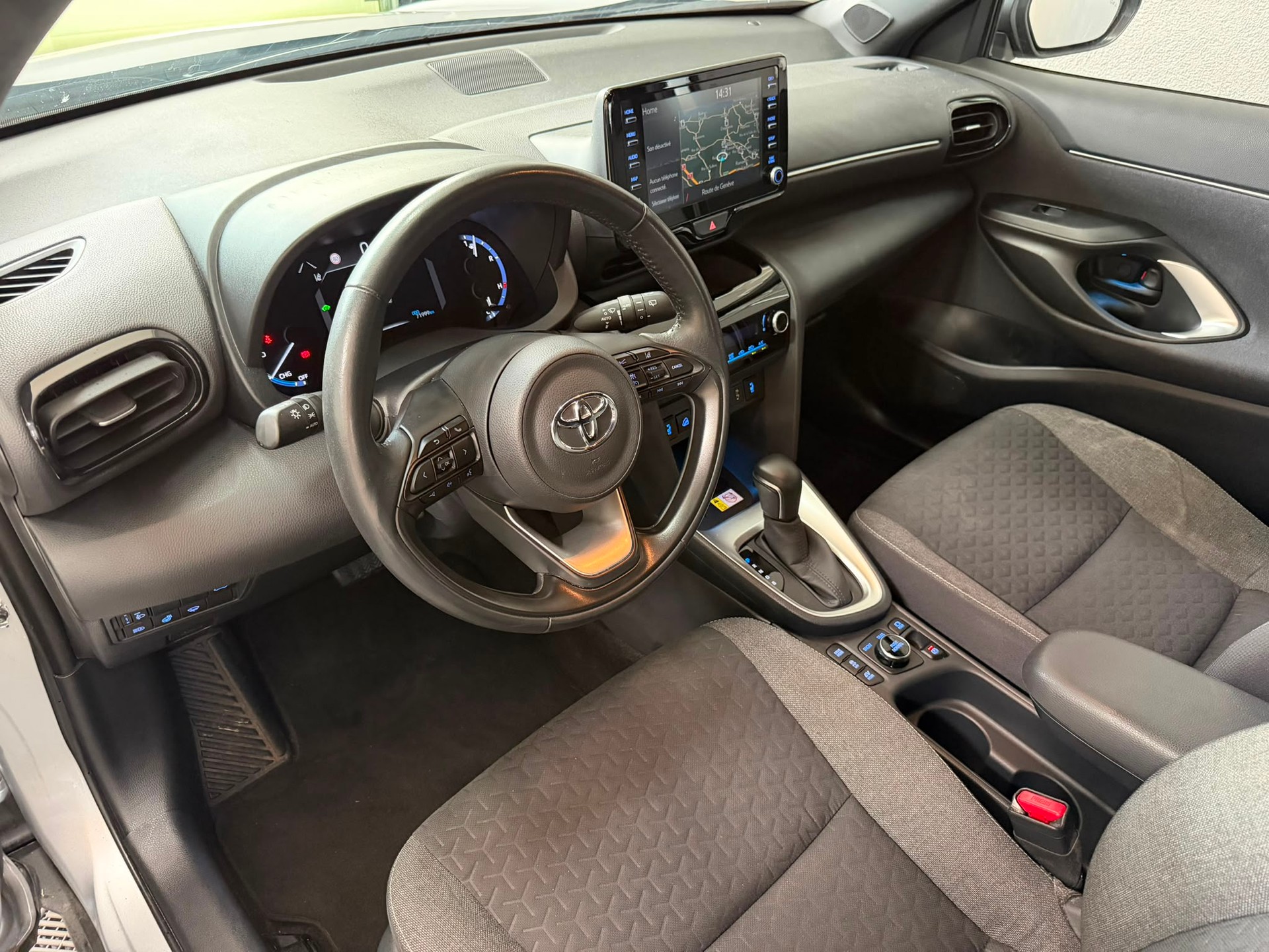 TOYOTA Yaris Cross 1.5 Trend e-CVT AWDi *Caméra de recul*CarPlay*-showroom-element-2