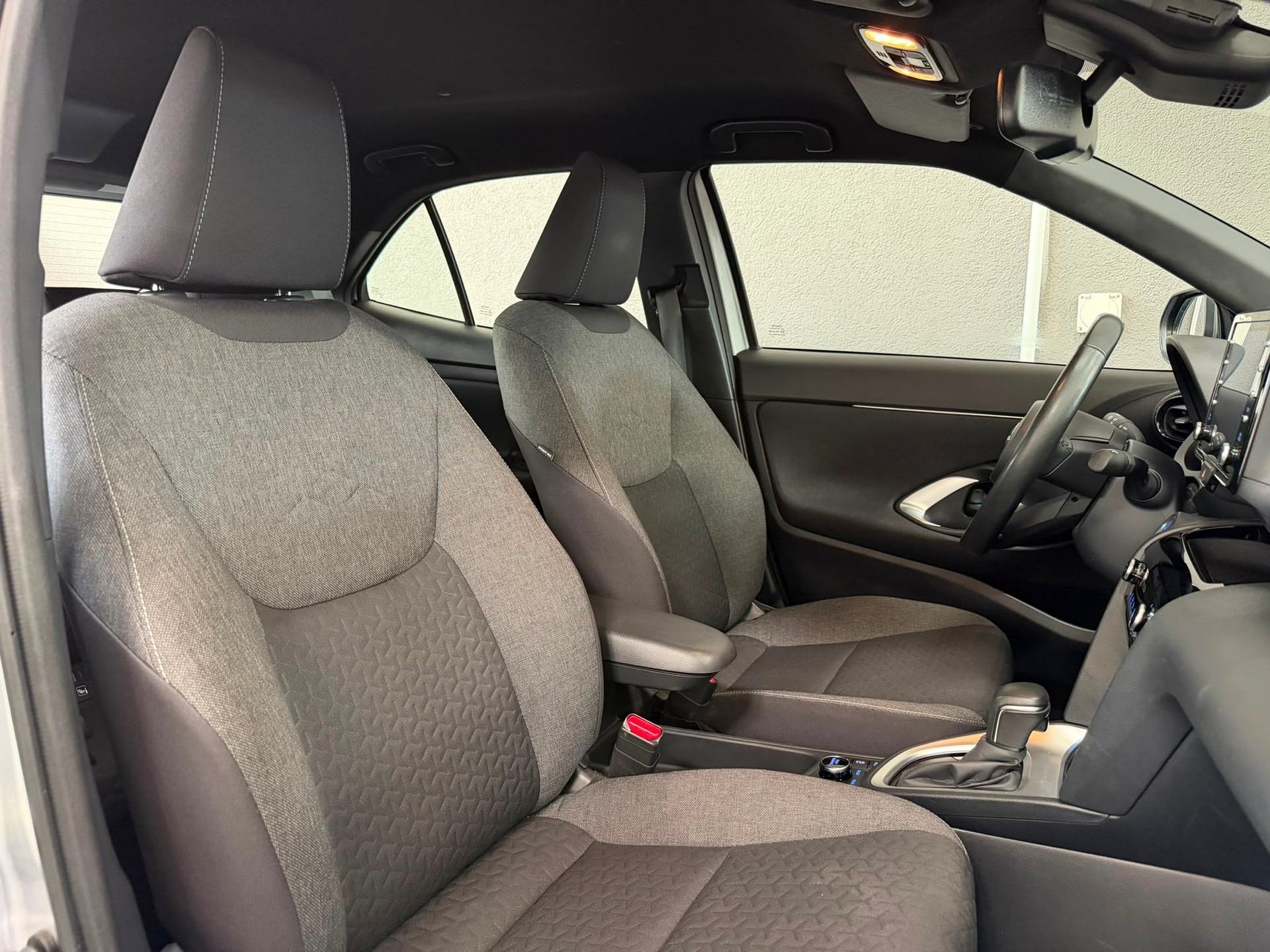 TOYOTA Yaris Cross 1.5 Trend e-CVT AWDi *Caméra de recul*CarPlay*-image-8