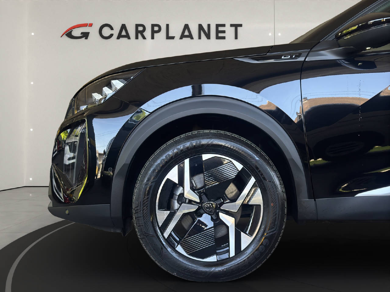 PEUGEOT 2008 1.2 Hybrid 145 PS GT-showroom-element-3