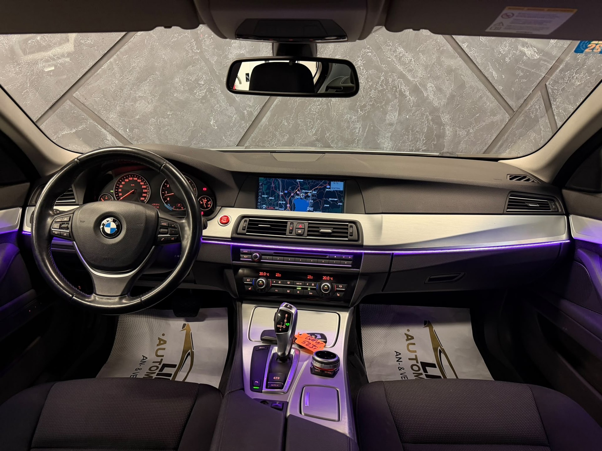 BMW 523i Steptronic-image-8