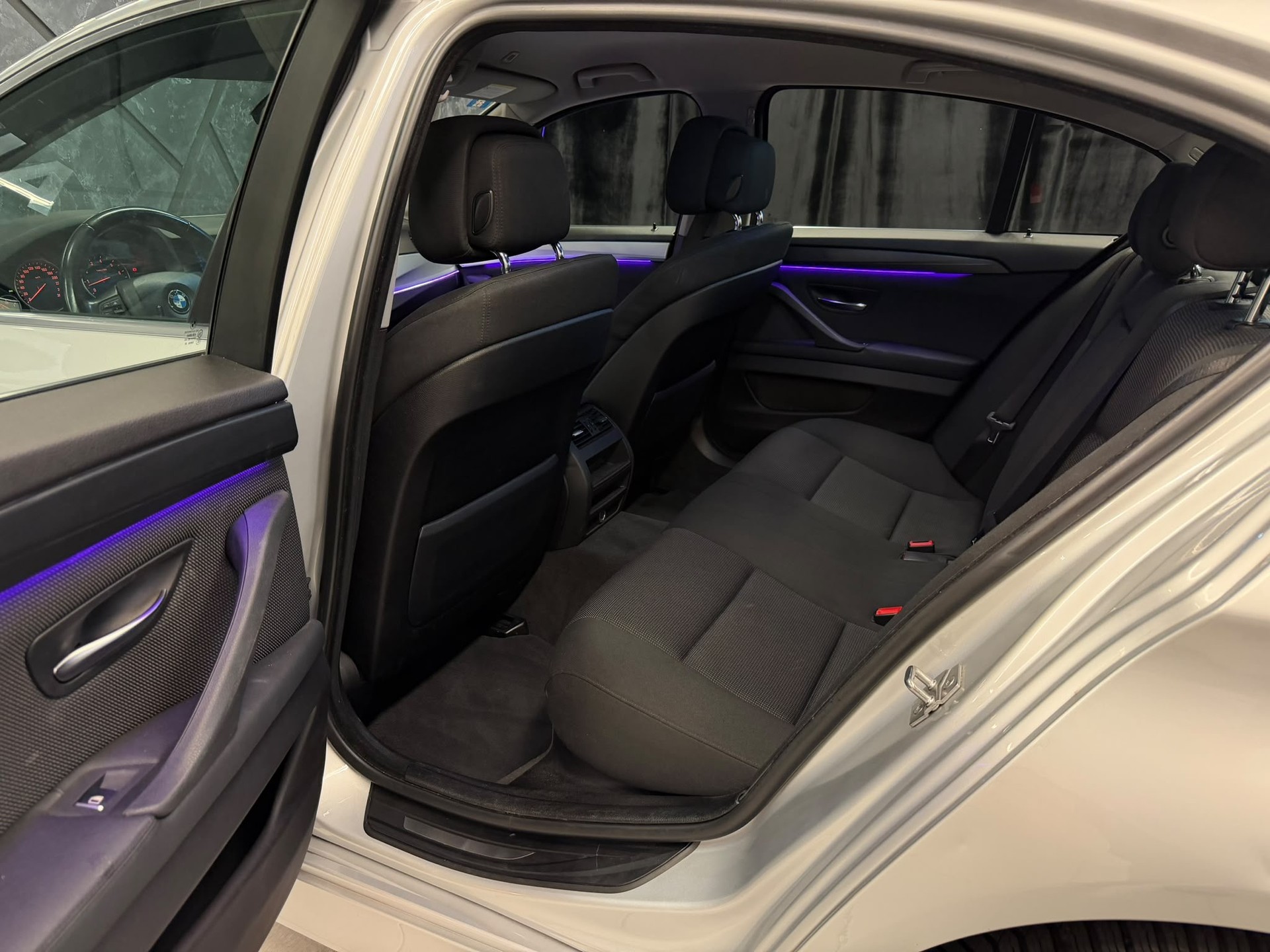 BMW 523i Steptronic-image-12