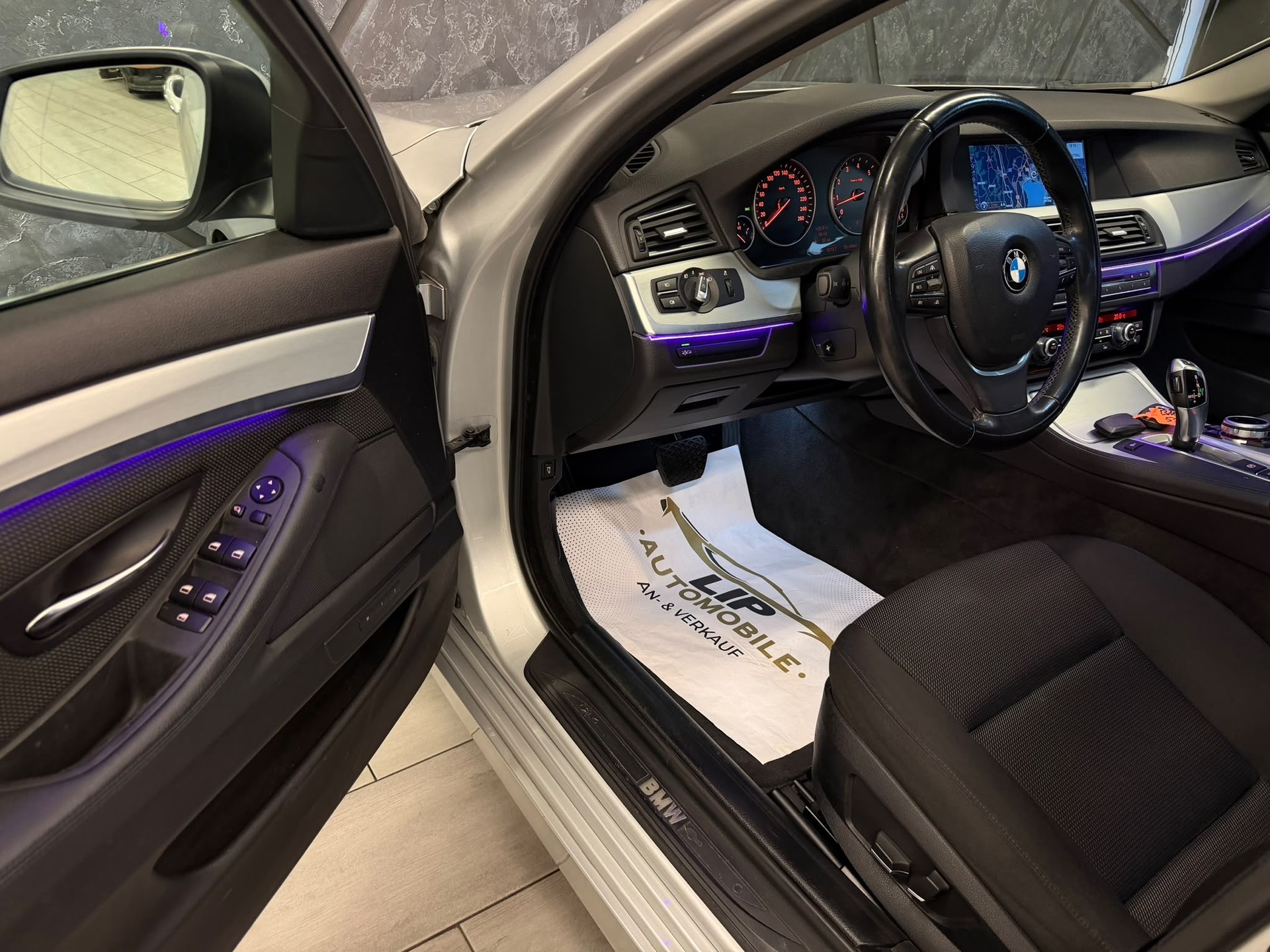BMW 523i Steptronic-image-10