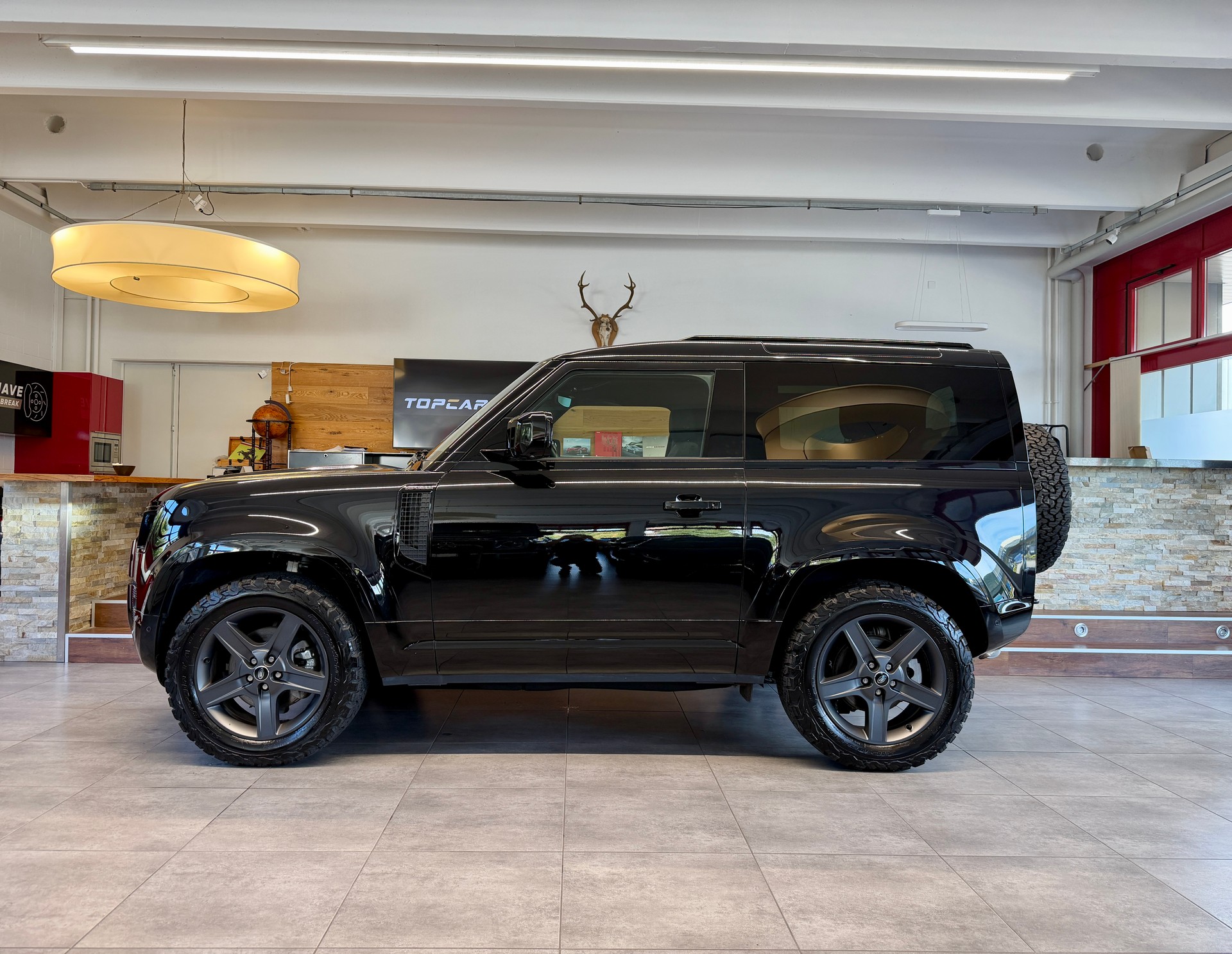 LAND ROVER Defender 90 3.0D I6 200 X-Dynamic SE AT8-showroom-element-2