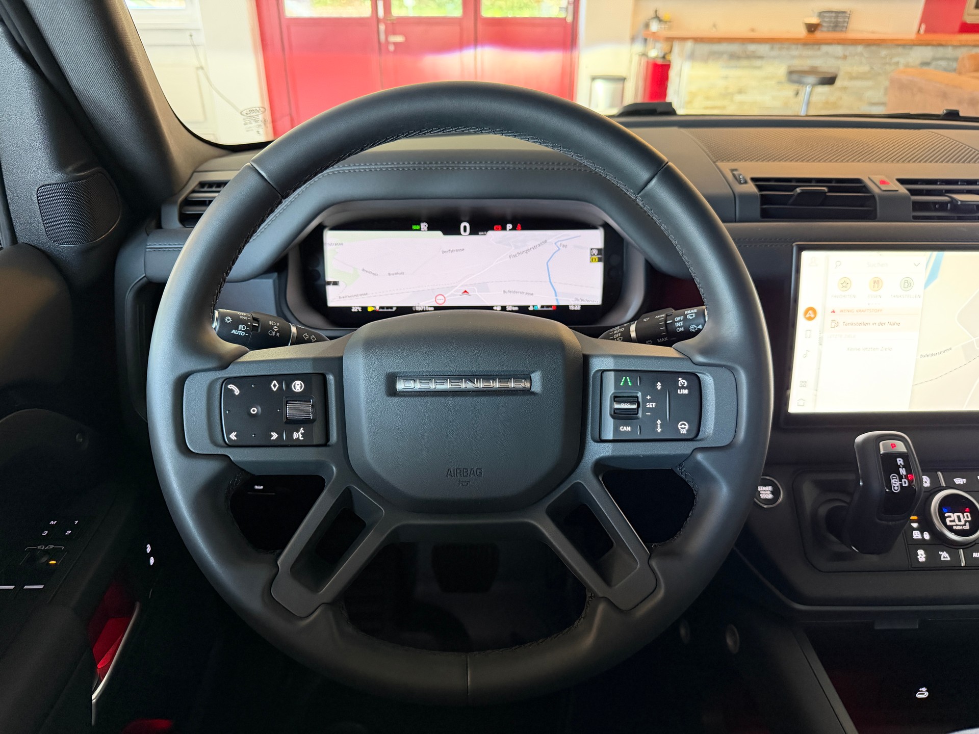 LAND ROVER Defender 90 3.0D I6 200 X-Dynamic SE AT8-image-16