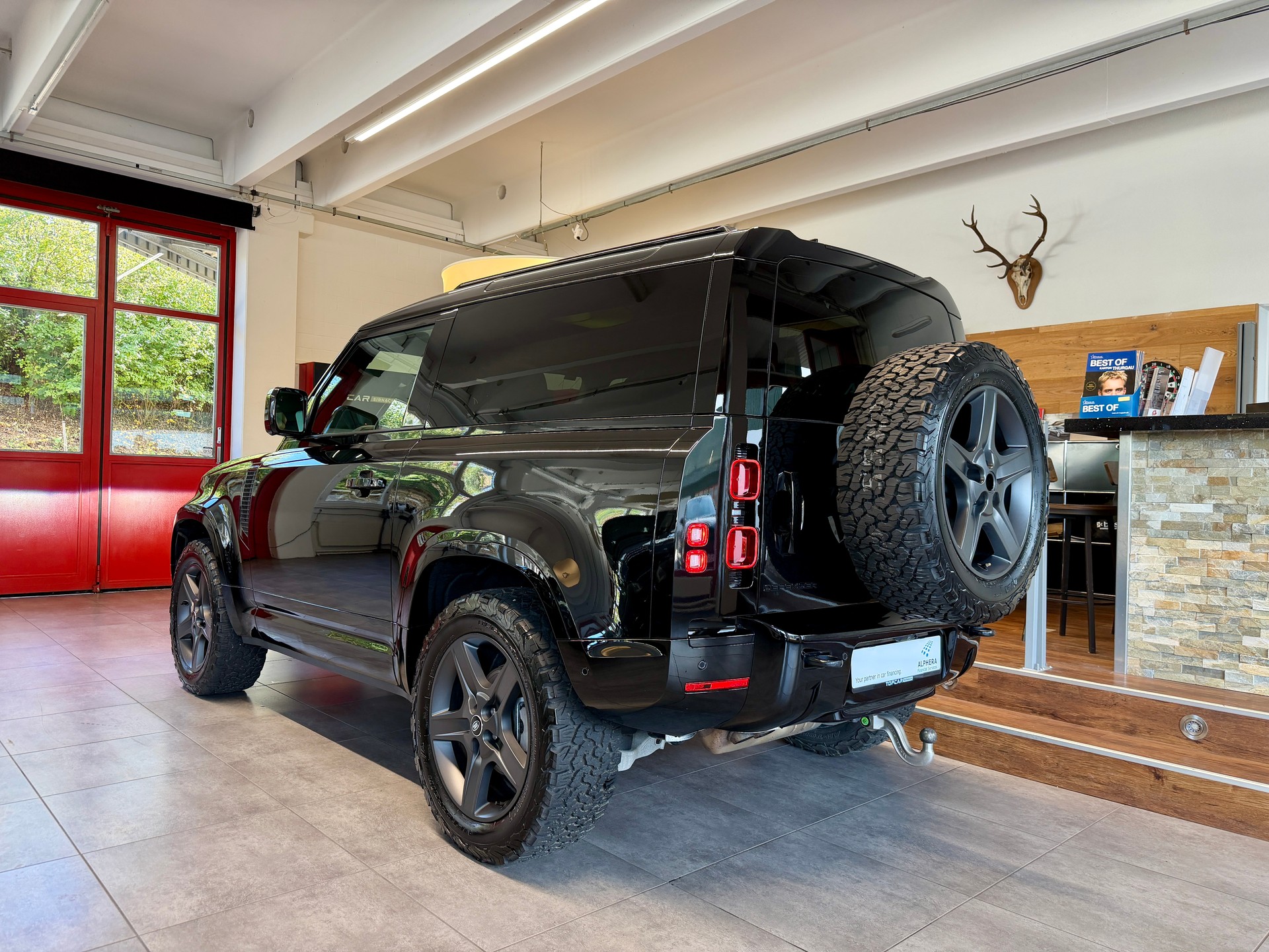 LAND ROVER Defender 90 3.0D I6 200 X-Dynamic SE AT8-showroom-element-3