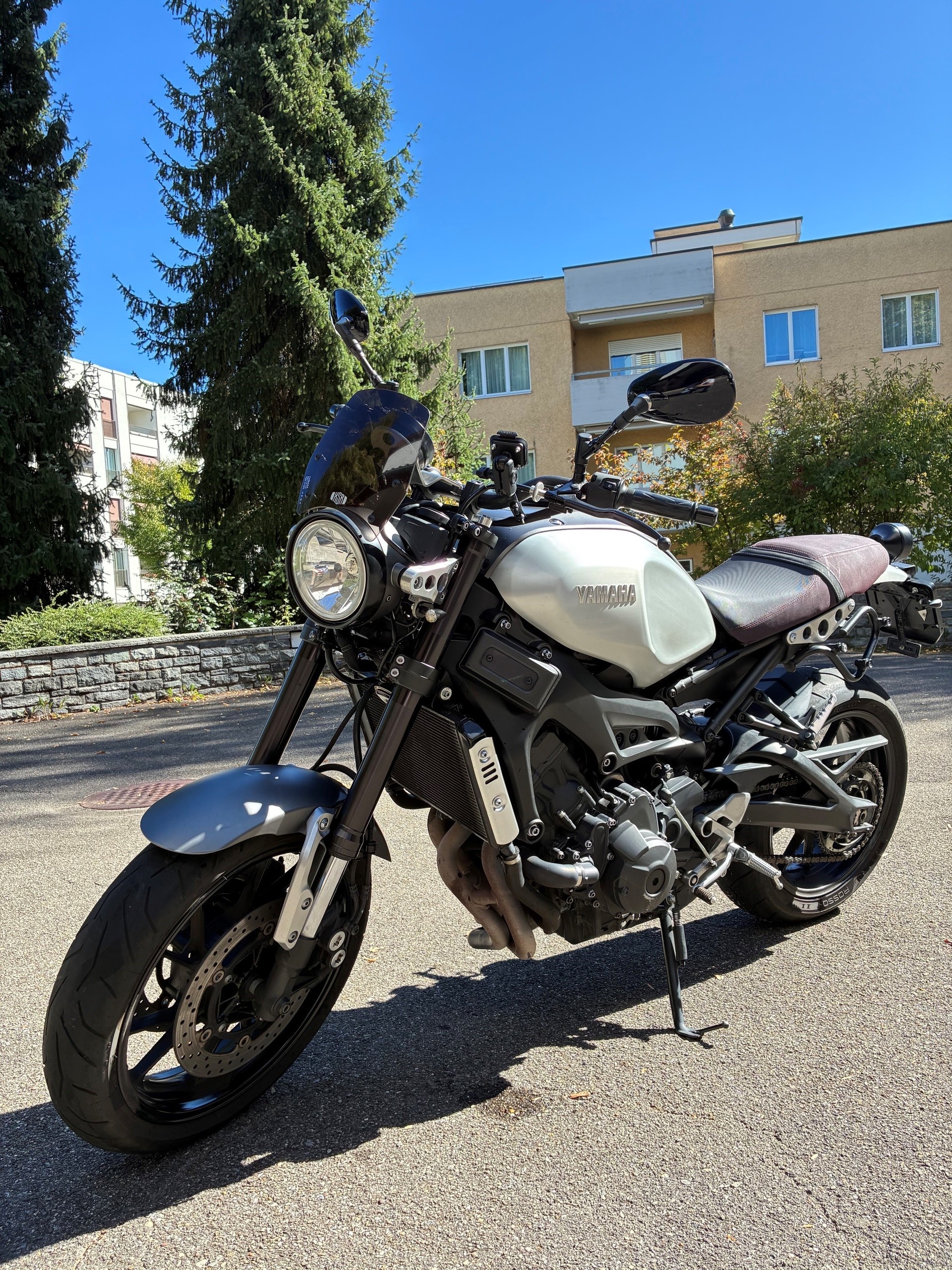 YAMAHA XSR 900-image-1