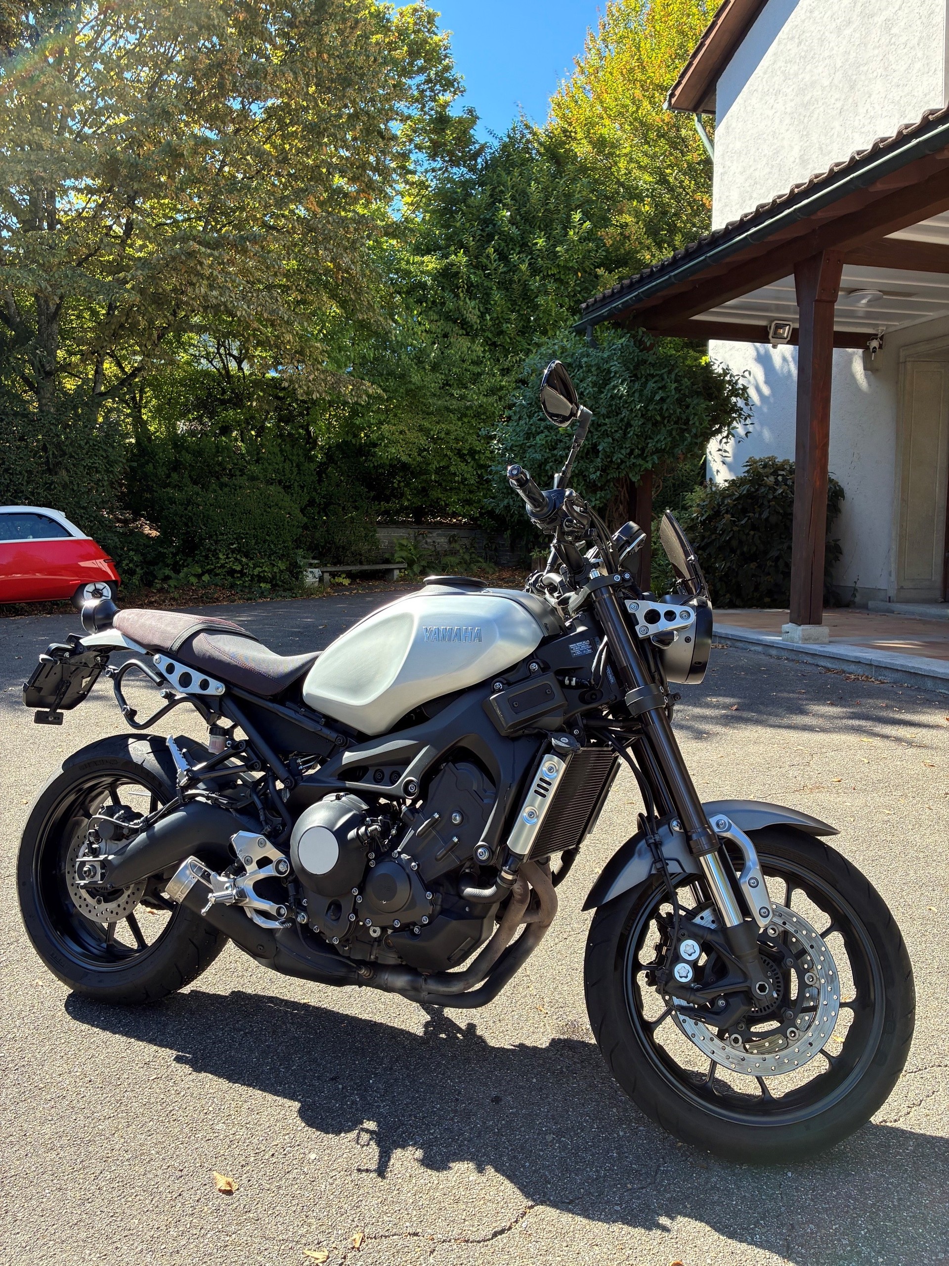 YAMAHA XSR 900-image-2