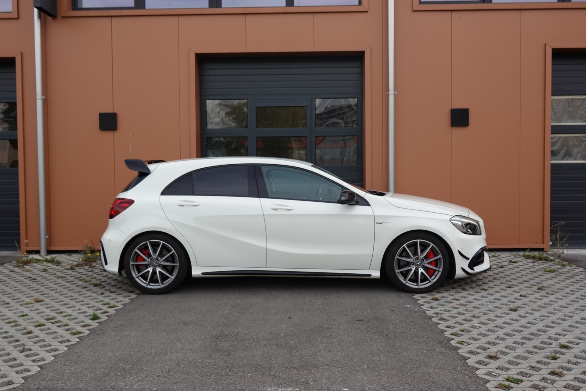 MERCEDES-BENZ A 45 AMG 4Matic "* Pack AMG * Caméra de Recul * Tempomat Adaptatif * Clim Auto * Jantes 18 * Aide à la Conduite *"-showroom-element-3