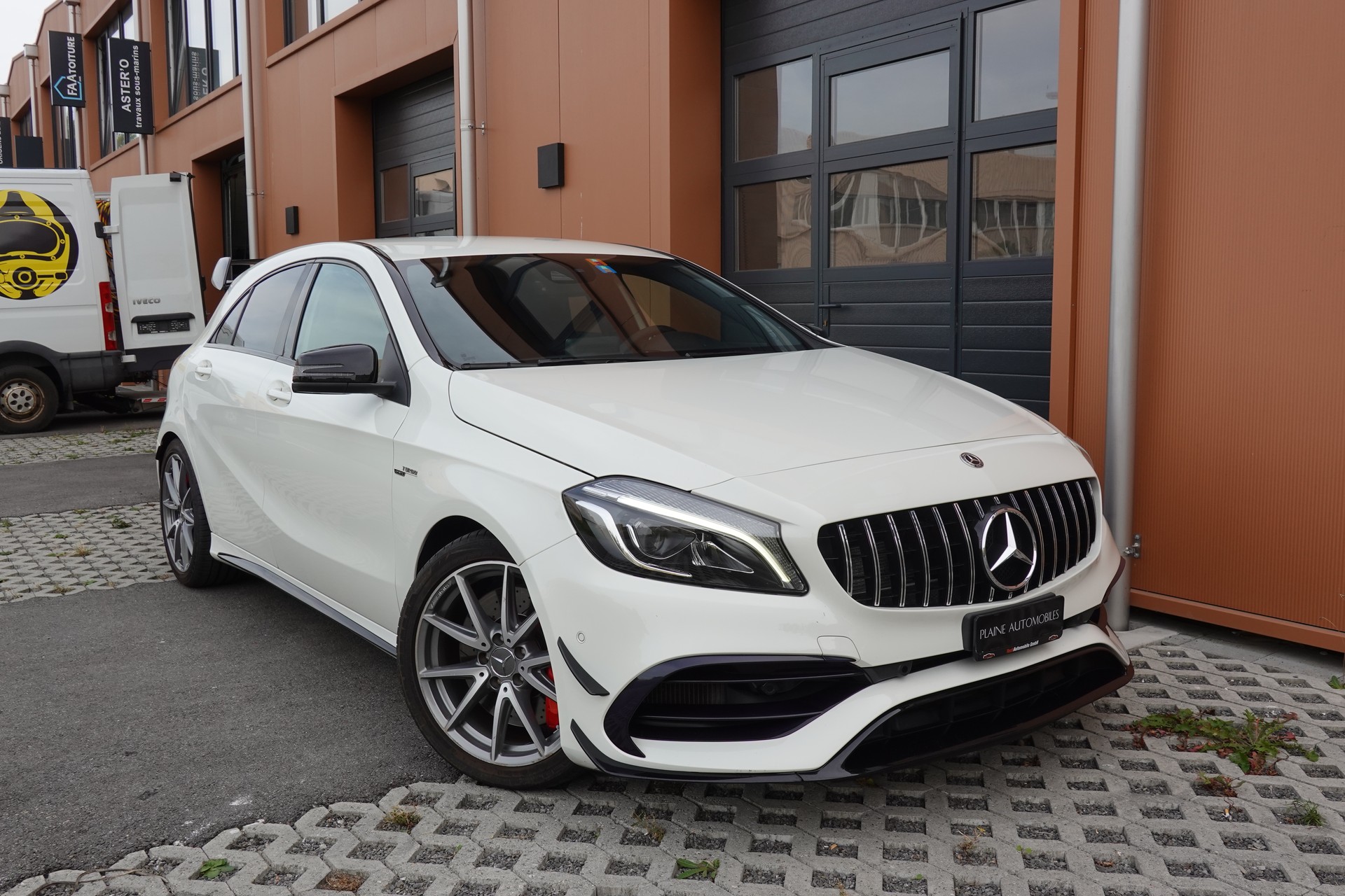 MERCEDES-BENZ A 45 AMG 4Matic "* Pack AMG * Caméra de Recul * Tempomat Adaptatif * Clim Auto * Jantes 18 * Aide à la Conduite *"-image-5