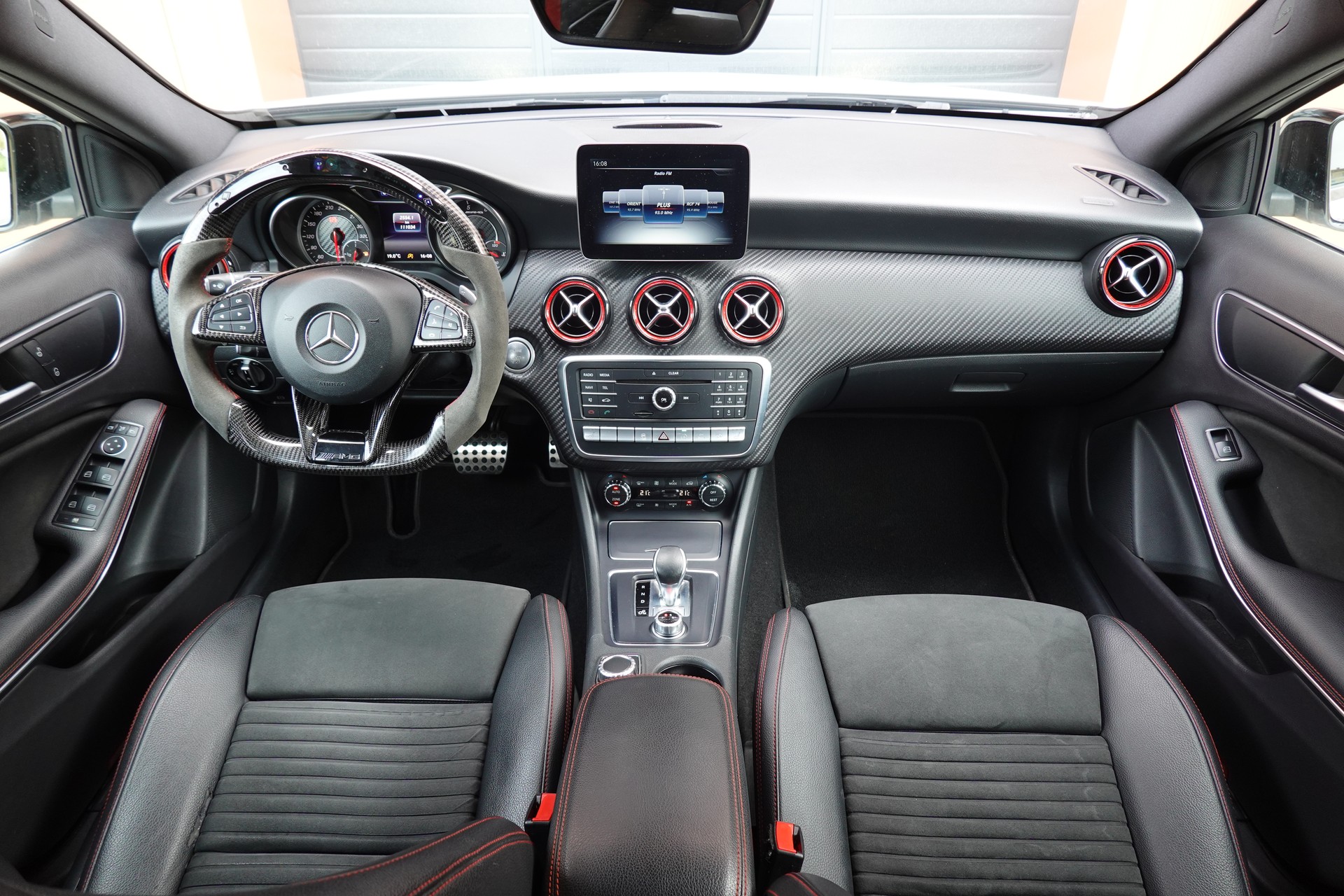 MERCEDES-BENZ A 45 AMG 4Matic "* Pack AMG * Caméra de Recul * Tempomat Adaptatif * Clim Auto * Jantes 18 * Aide à la Conduite *"-image-10