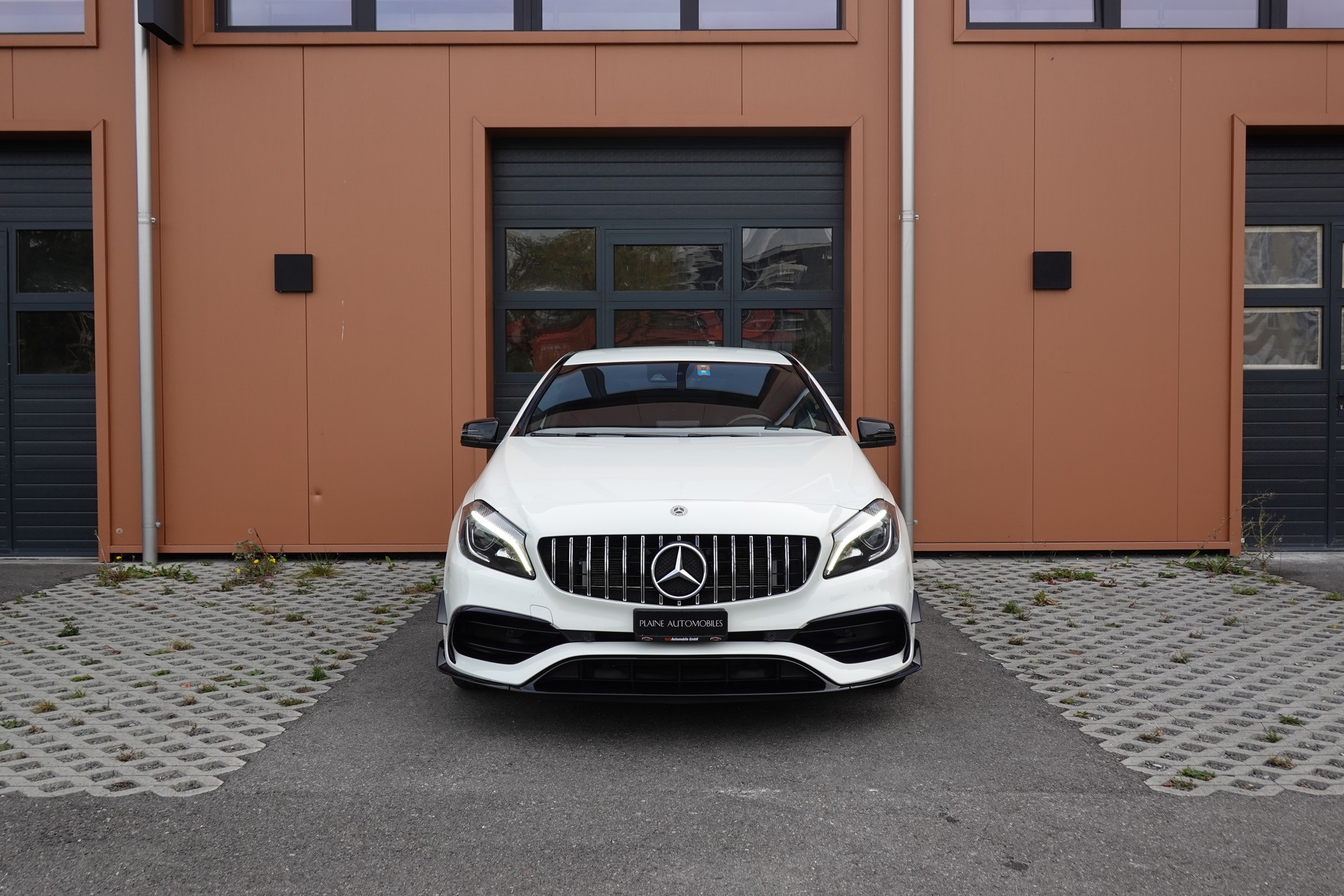 MERCEDES-BENZ A 45 AMG 4Matic "* Pack AMG * Caméra de Recul * Tempomat Adaptatif * Clim Auto * Jantes 18 * Aide à la Conduite *"-showroom-element-1