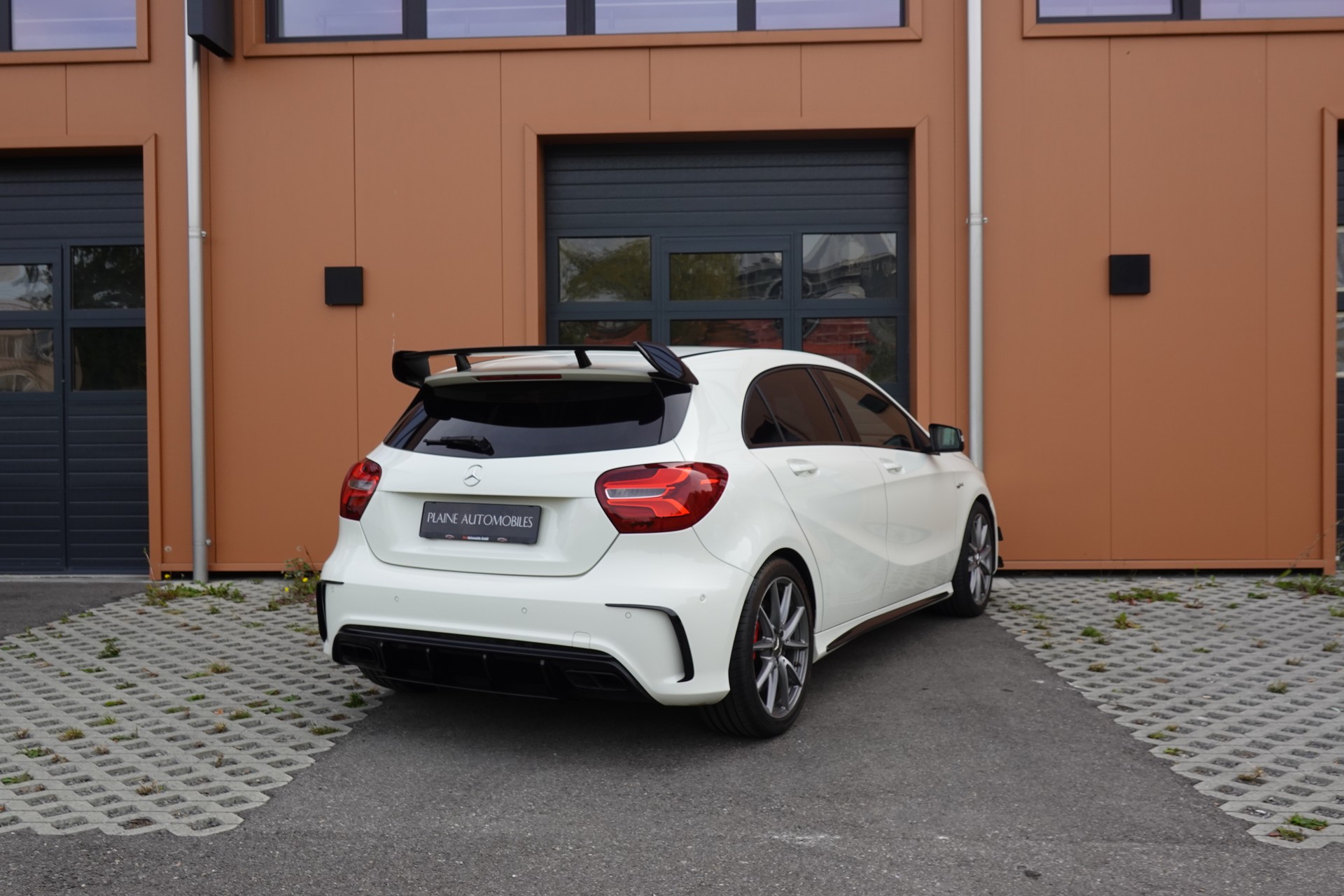 MERCEDES-BENZ A 45 AMG 4Matic "* Pack AMG * Caméra de Recul * Tempomat Adaptatif * Clim Auto * Jantes 18 * Aide à la Conduite *"-image-7