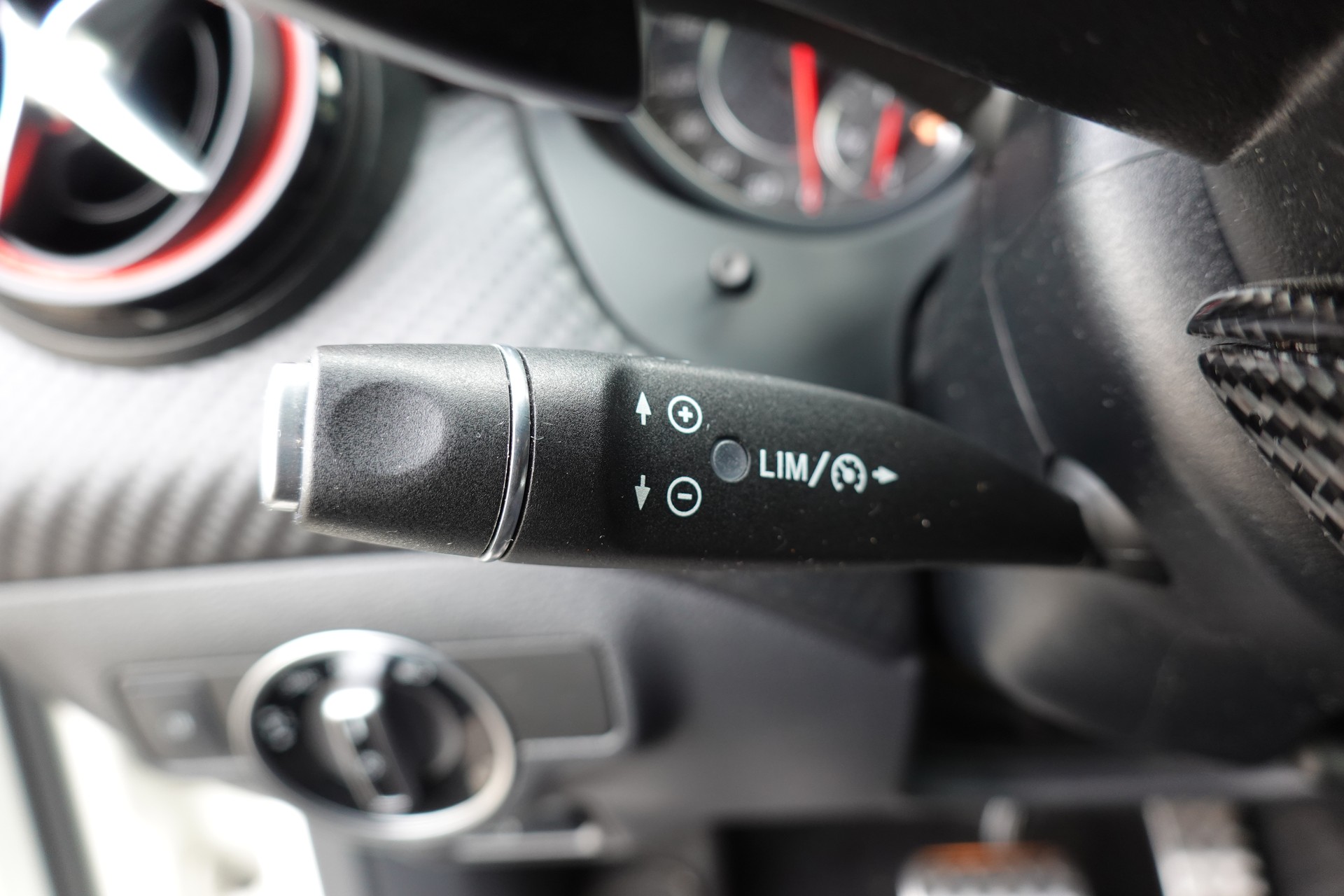 MERCEDES-BENZ A 45 AMG 4Matic "* Pack AMG * Caméra de Recul * Tempomat Adaptatif * Clim Auto * Jantes 18 * Aide à la Conduite *"-image-13