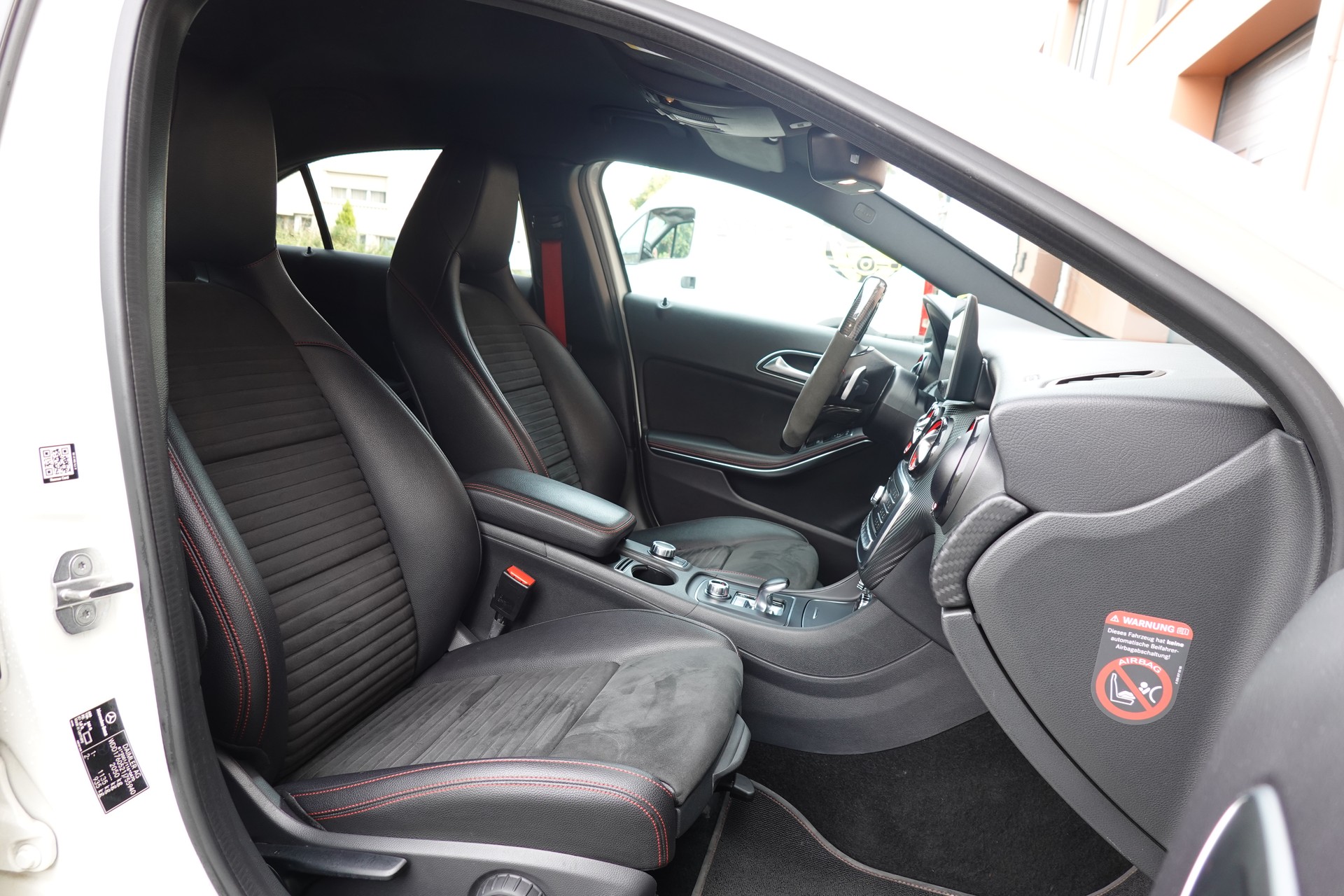 MERCEDES-BENZ A 45 AMG 4Matic "* Pack AMG * Caméra de Recul * Tempomat Adaptatif * Clim Auto * Jantes 18 * Aide à la Conduite *"-image-24