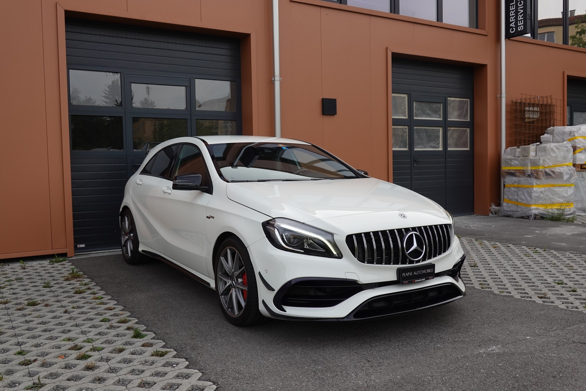 MERCEDES-BENZ A 45 AMG 4Matic "* Pack AMG * Caméra de Recul * Tempomat Adaptatif * Clim Auto * Jantes 18 * Aide à la Conduite *"-showroom-element-2
