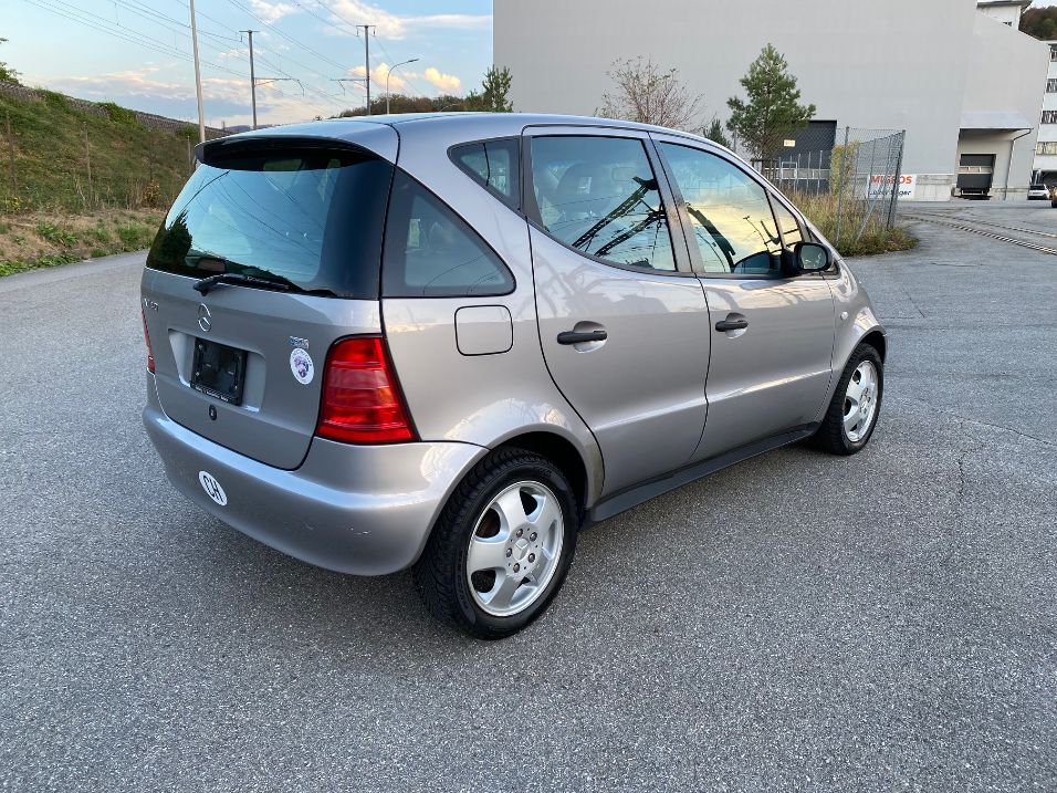 MERCEDES-BENZ A 140 Avantgarde-showroom-element-2