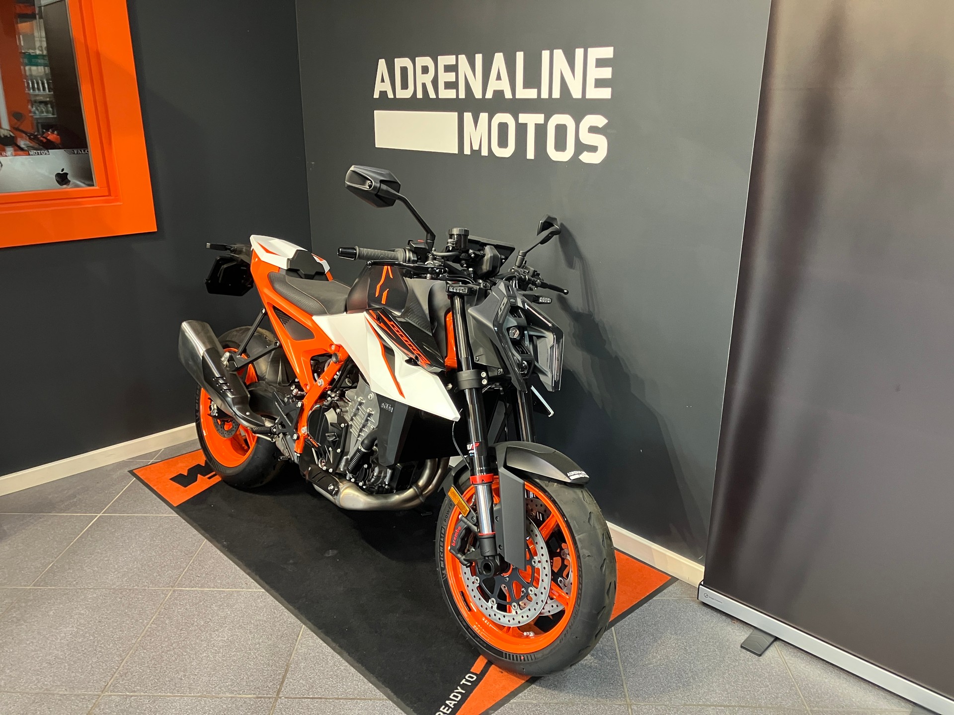KTM 990 Duke R-image-2