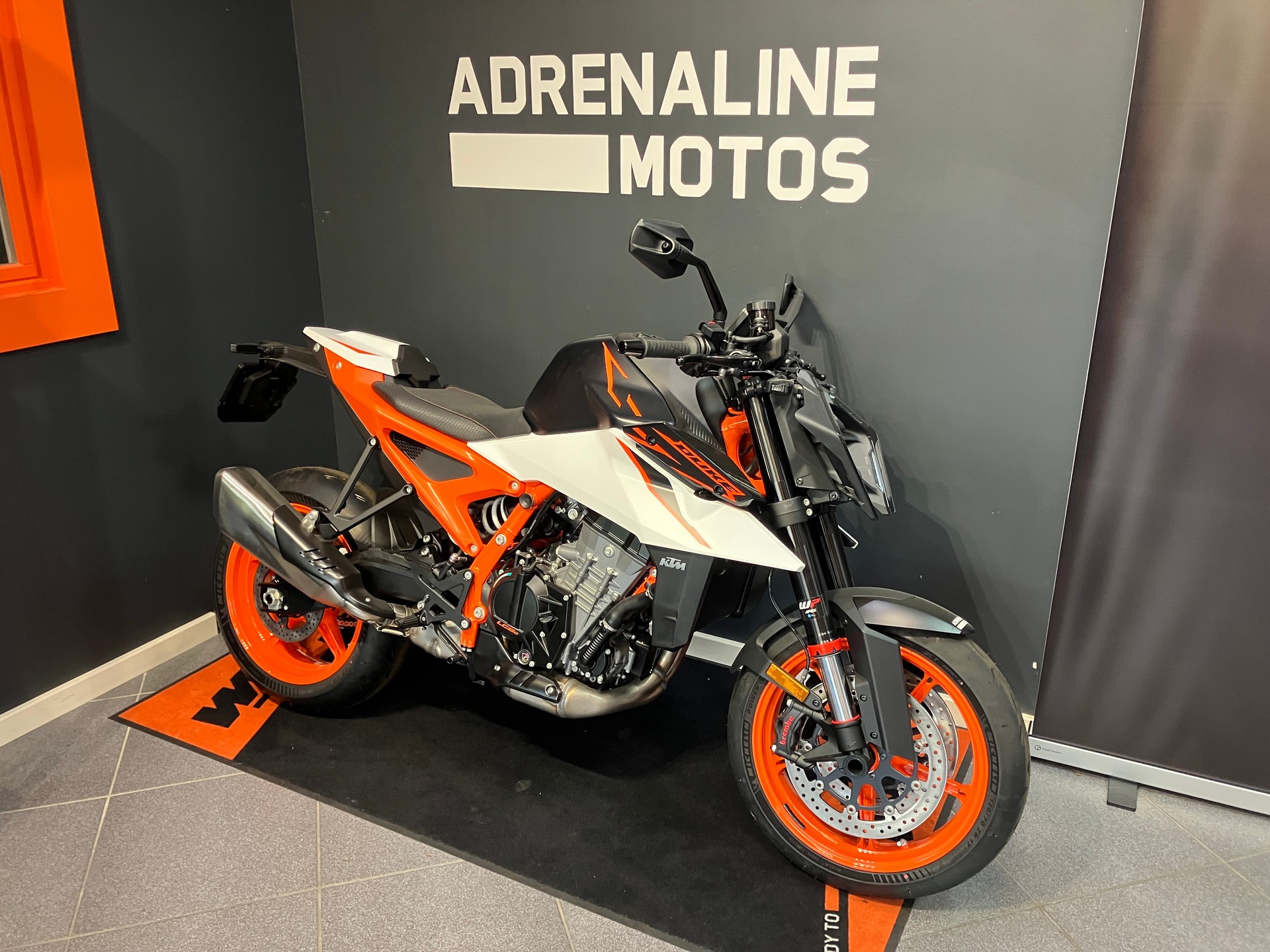 KTM 990 Duke R-image-1