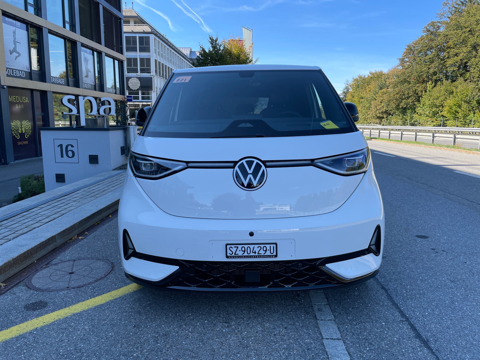 VW ID.Buzz NWB GTX 4 Motion, 7-Sitzer, AHK, Panorama-showroom-element-1