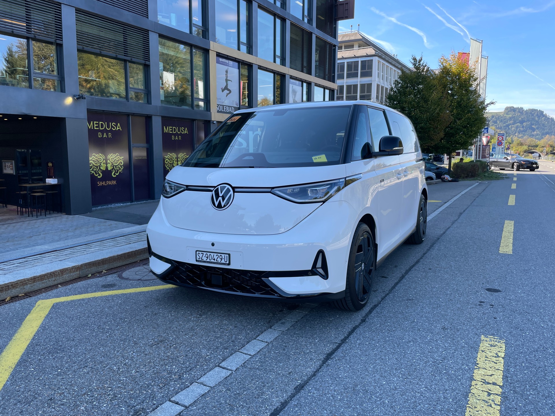 VW ID.Buzz NWB GTX 4 Motion, 7-Sitzer, AHK, Panorama