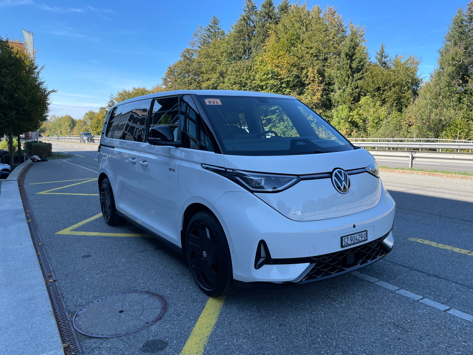VW ID.Buzz NWB GTX 4 Motion, 7-Sitzer, AHK, Panorama-showroom-element-2