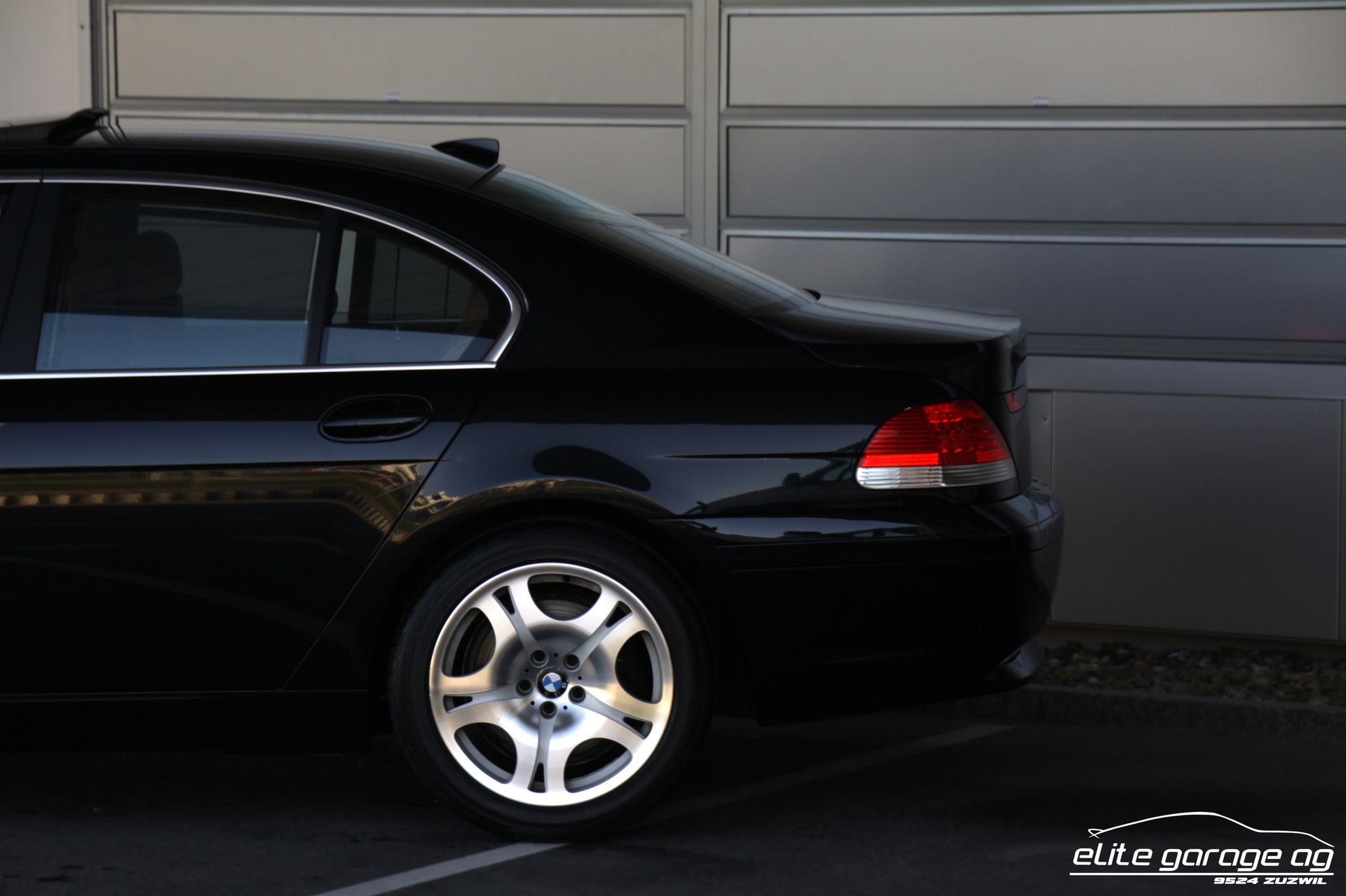 BMW 745i-image-10